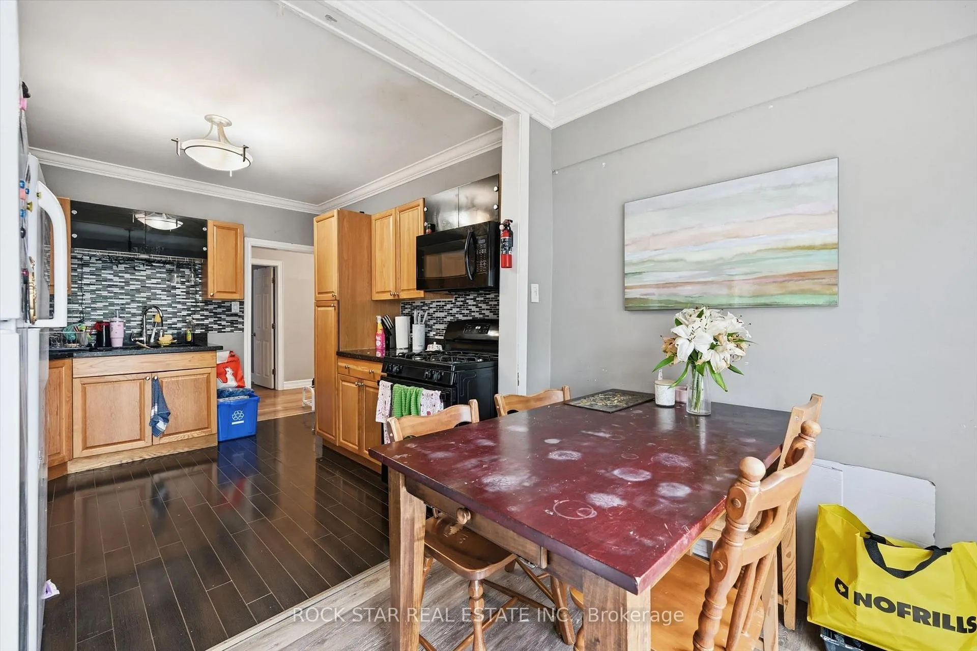 Photo 9 of 275 West 2nd Street, Hamilton, Bonnington — HOMEH