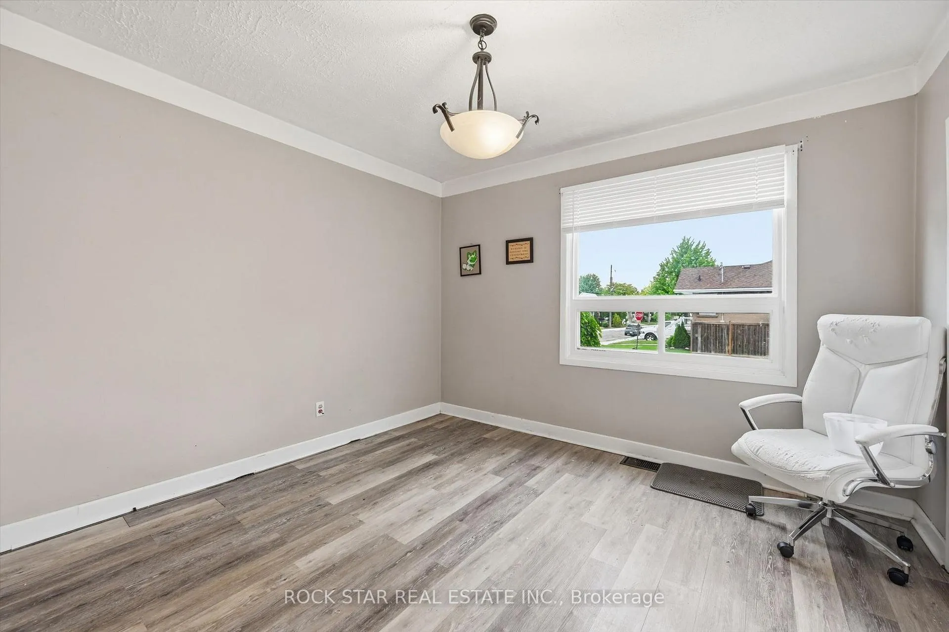 Photo 12 of 275 West 2nd Street, Hamilton, Bonnington — HOMEH