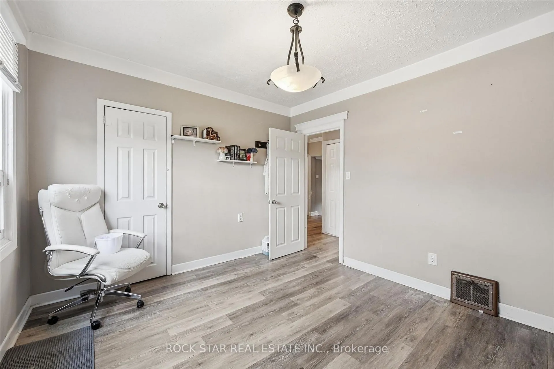 Photo 13 of 275 West 2nd Street, Hamilton, Bonnington — HOMEH