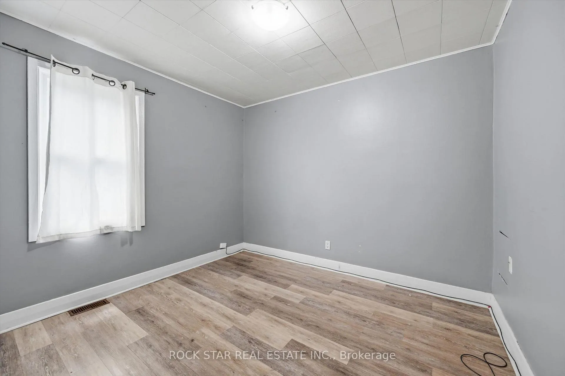 Photo 14 of 275 West 2nd Street, Hamilton, Bonnington — HOMEH