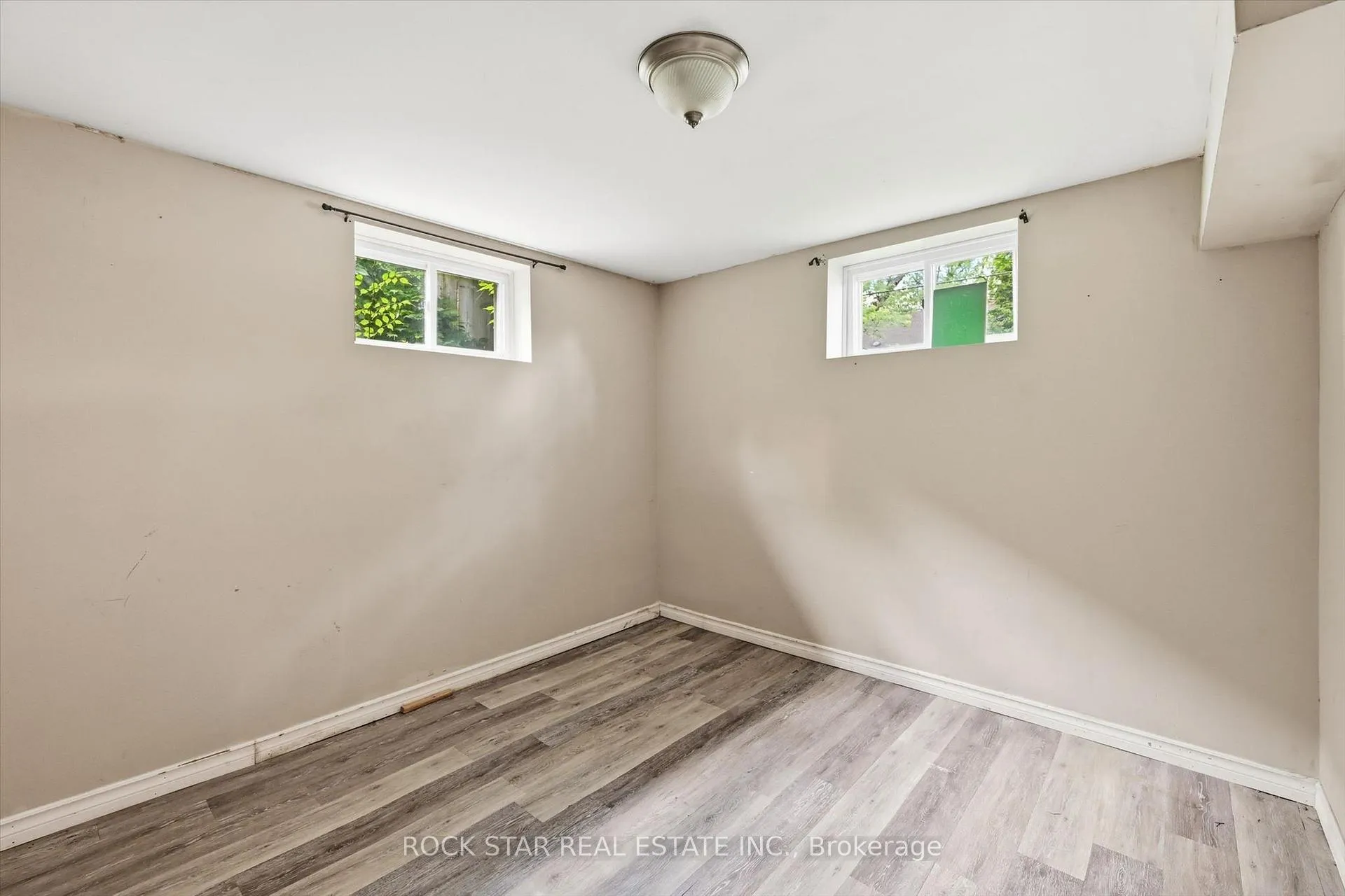 Photo 24 of 275 West 2nd Street, Hamilton, Bonnington — HOMEH