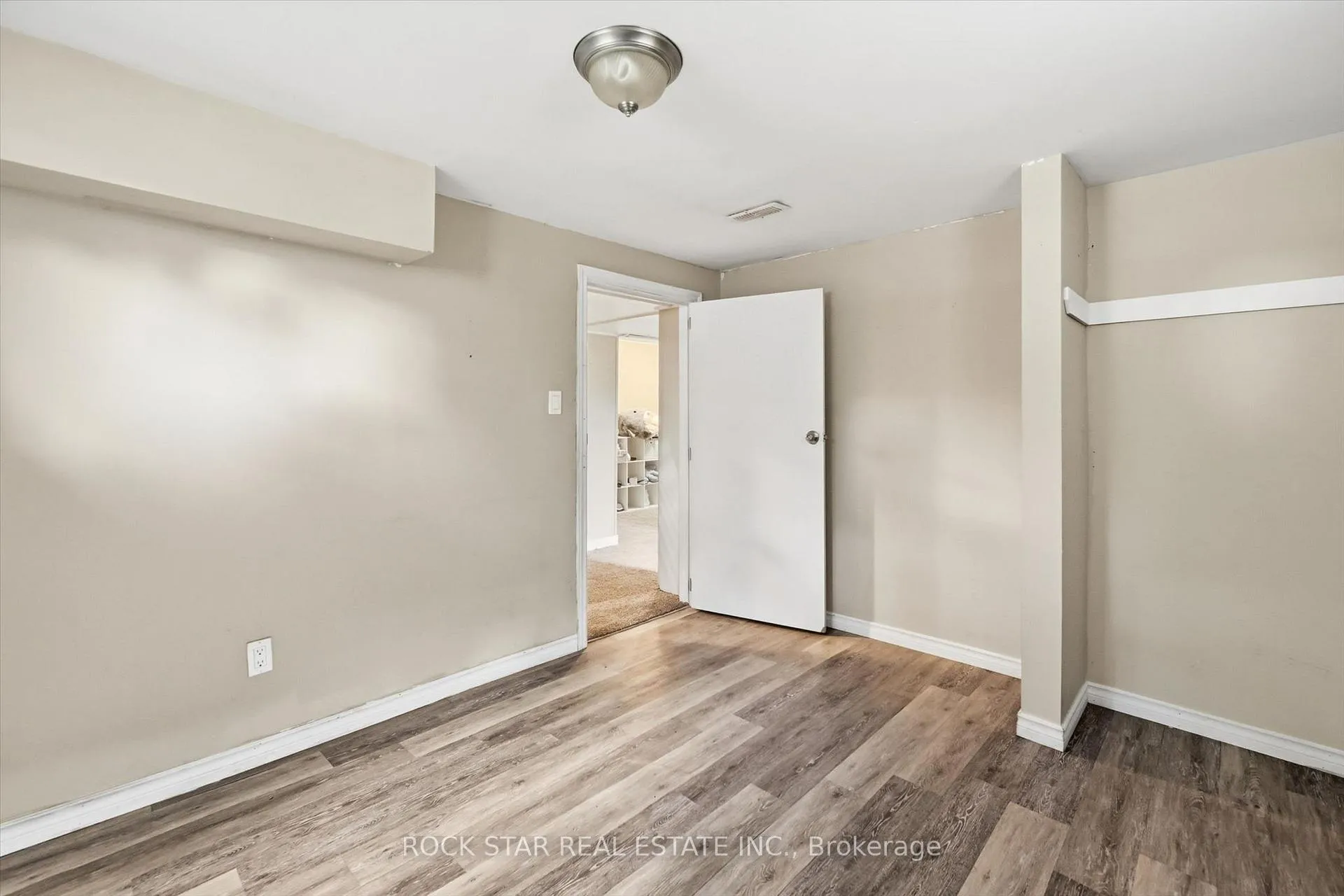 Photo 25 of 275 West 2nd Street, Hamilton, Bonnington — HOMEH