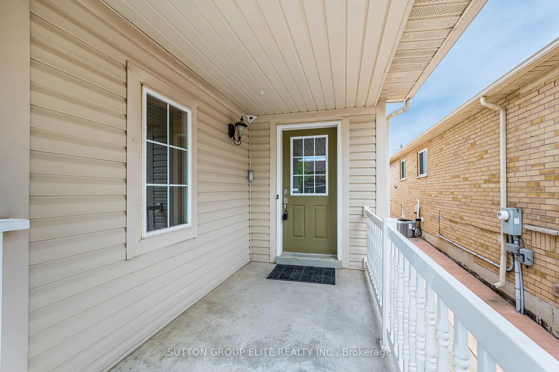 Photo 3 of 69 Legend Lane, Brampton, Fletcher's Creek Village — HOMEH