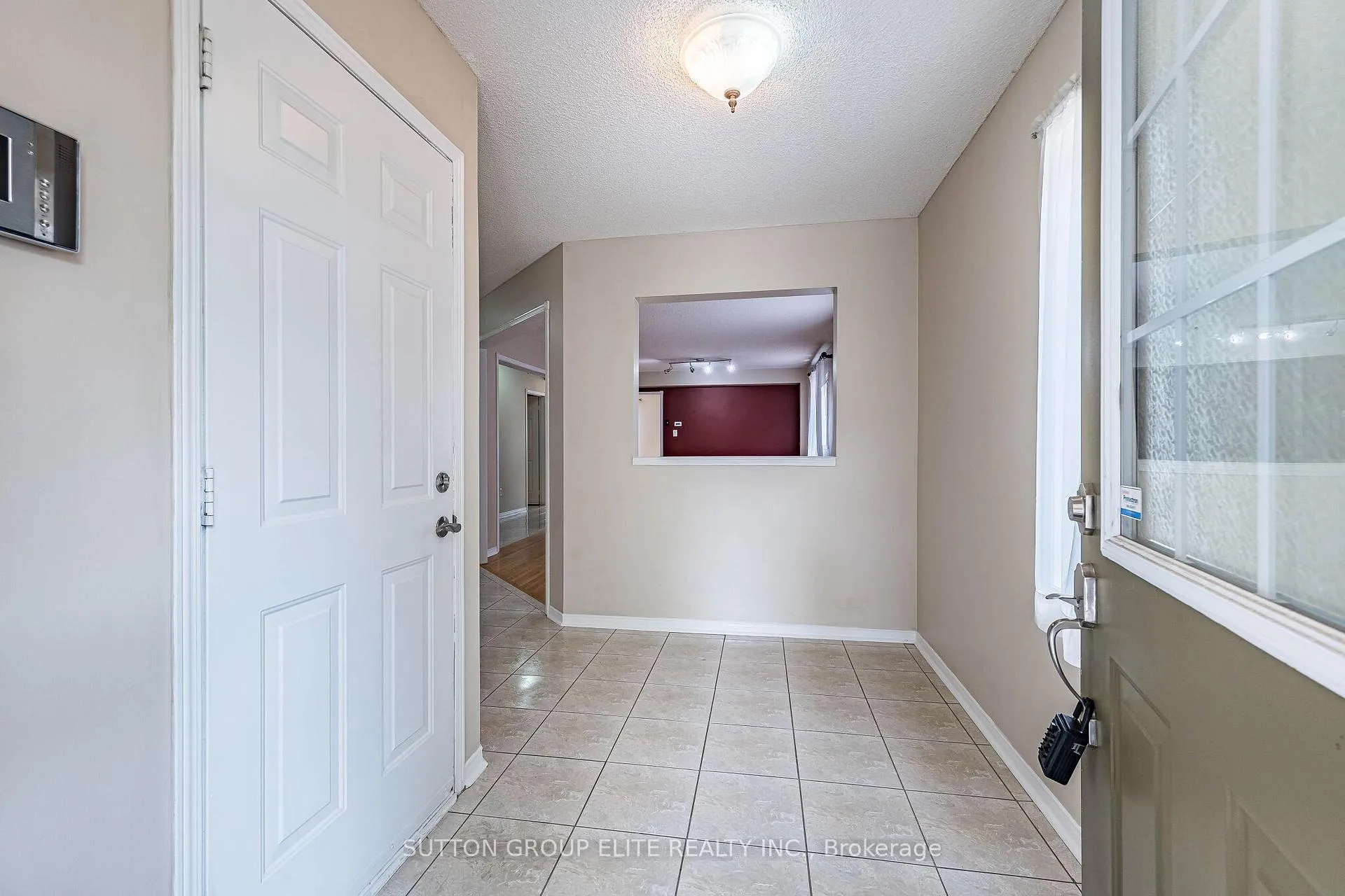 Photo 4 of 69 Legend Lane, Brampton, Fletcher's Creek Village — HOMEH