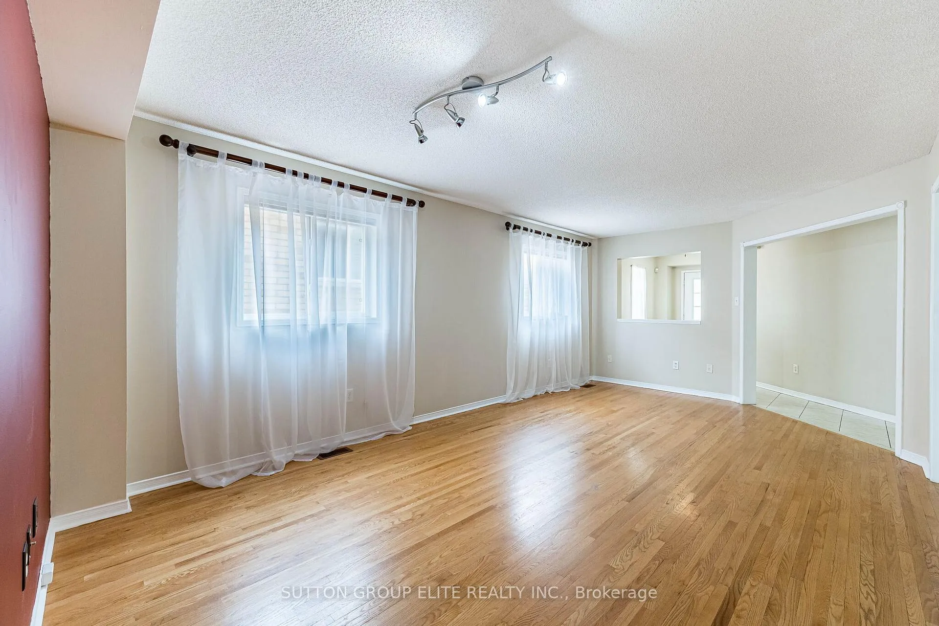 Photo 7 of 69 Legend Lane, Brampton, Fletcher's Creek Village — HOMEH