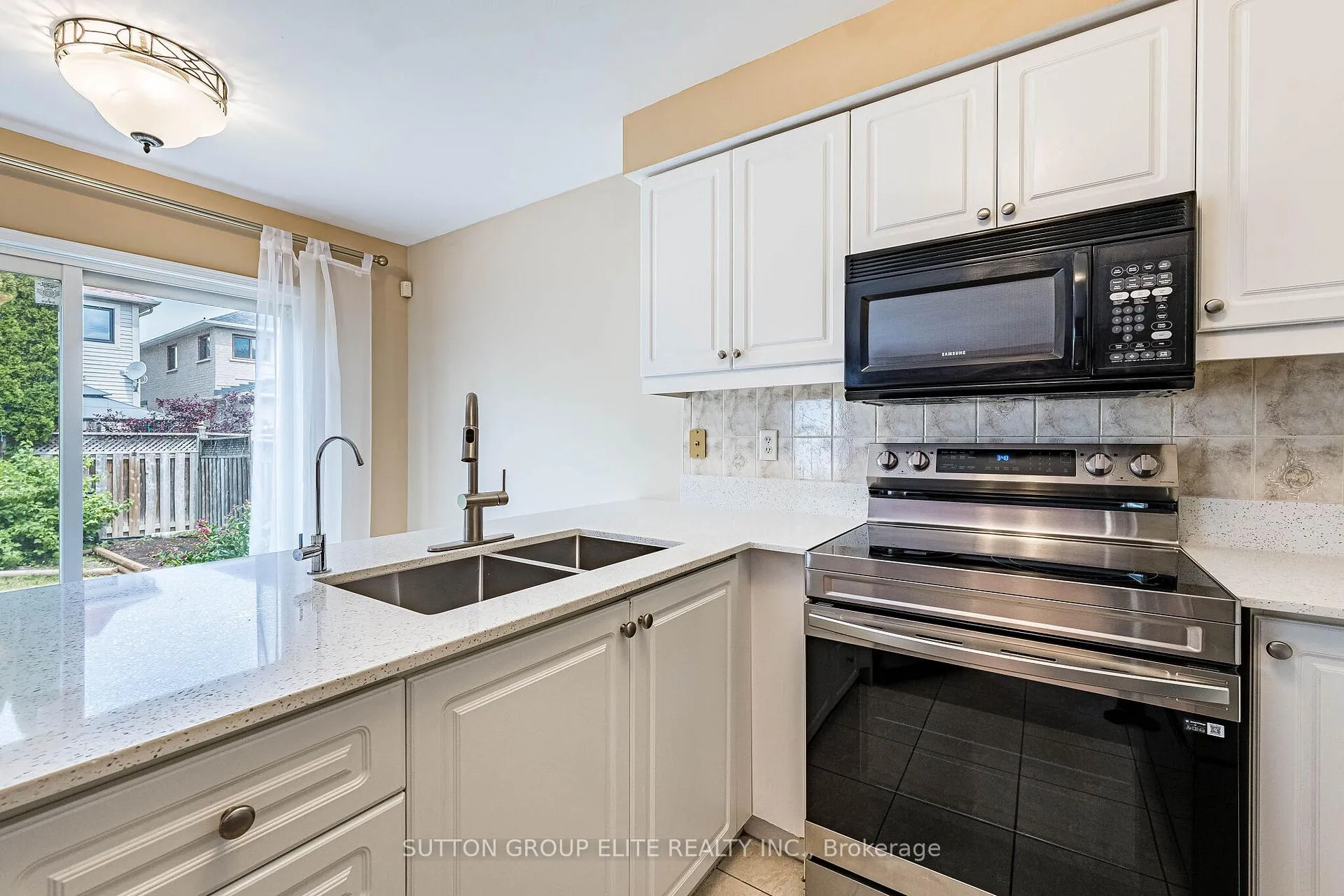 Photo 15 of 69 Legend Lane, Brampton, Fletcher's Creek Village — HOMEH