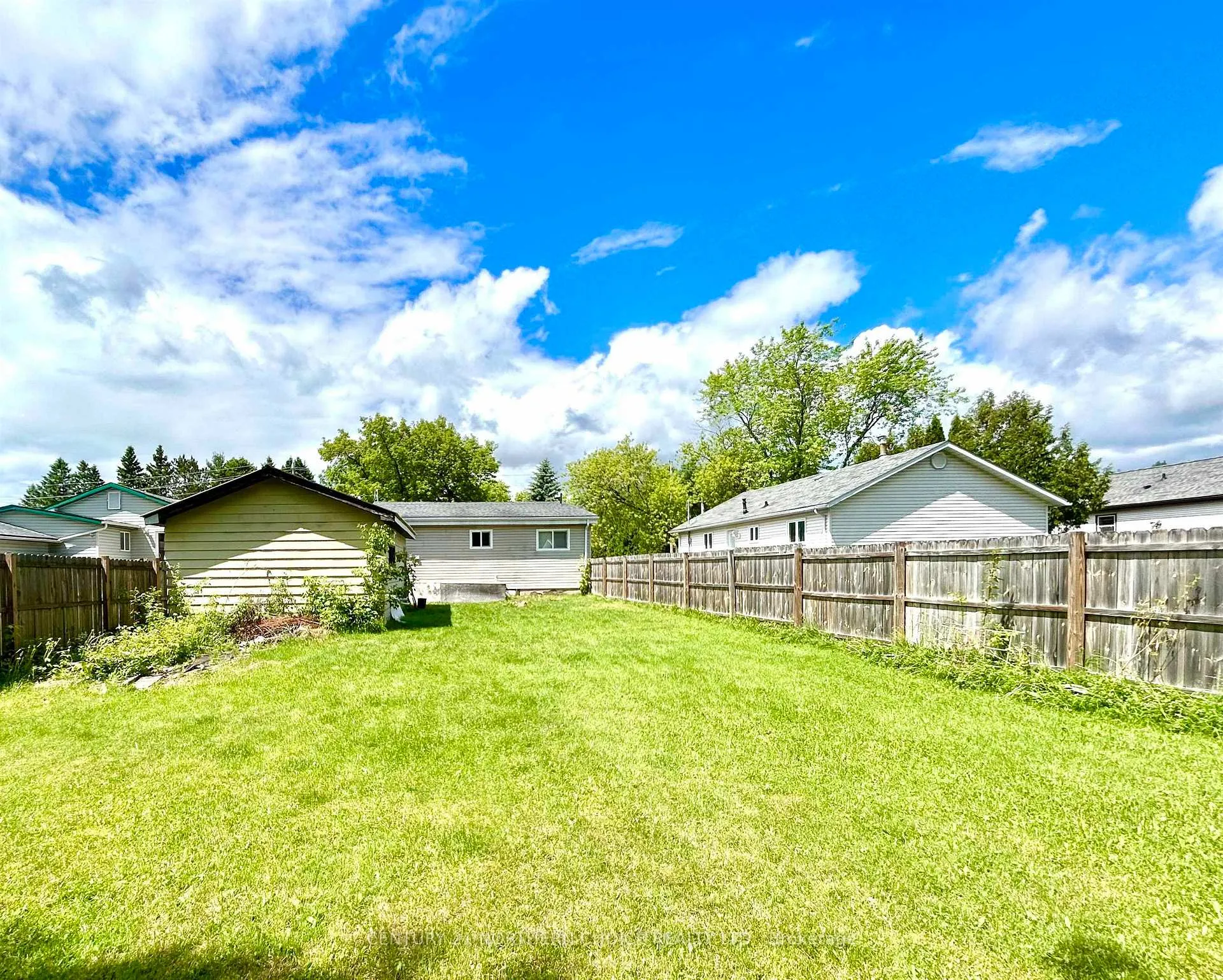 Photo 2 of 1018 Cornwall Avenue North, Fort Frances — HOMEH
