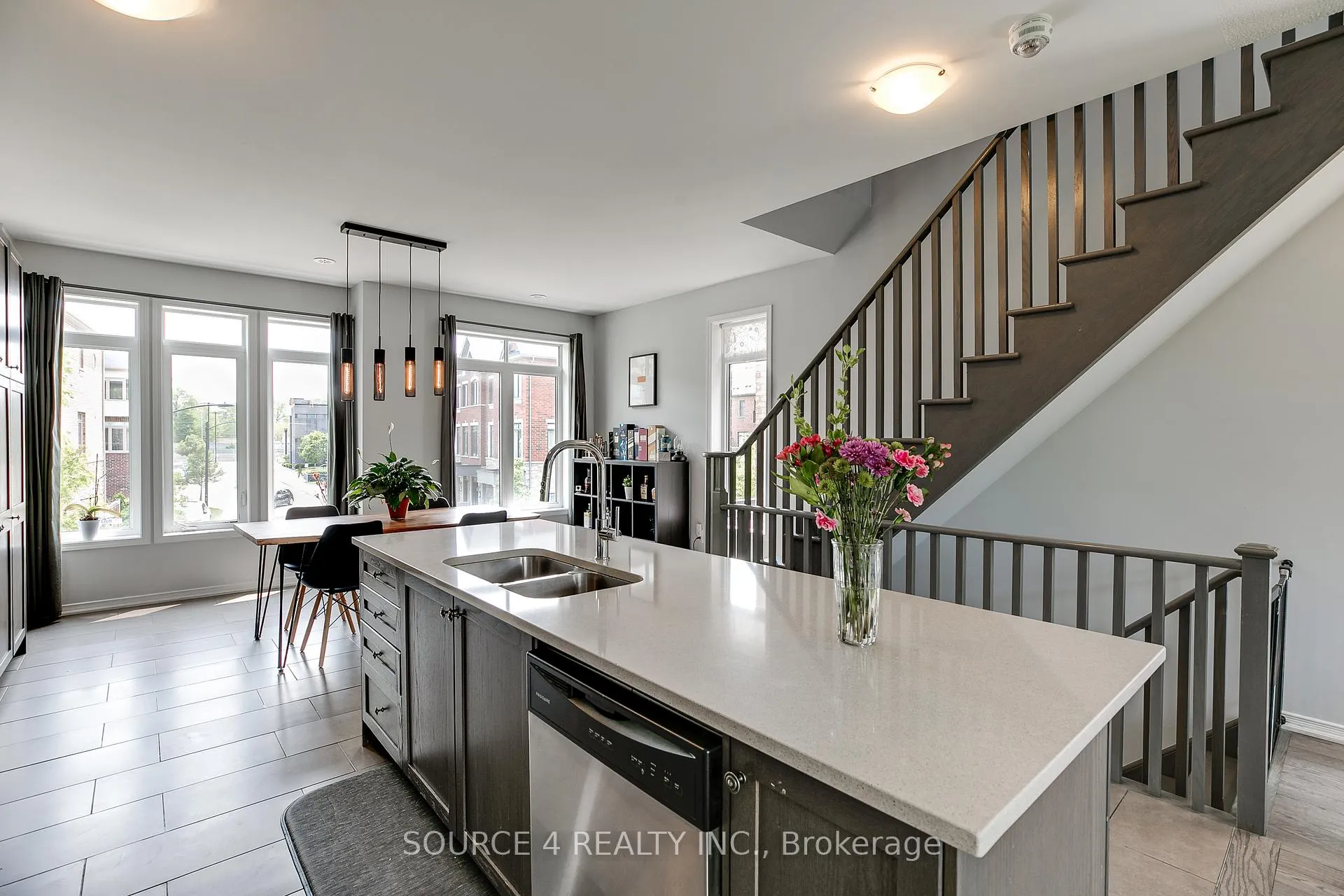 Photo 9 of 379 Ladycroft Terrace, Mississauga, Cooksville — HOMEH
