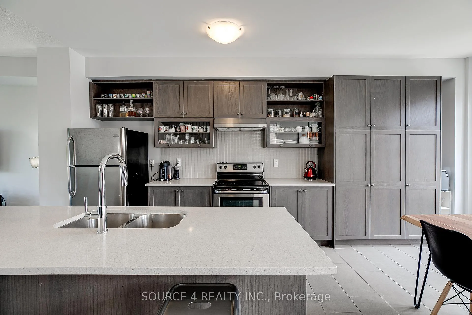Photo 10 of 379 Ladycroft Terrace, Mississauga, Cooksville — HOMEH