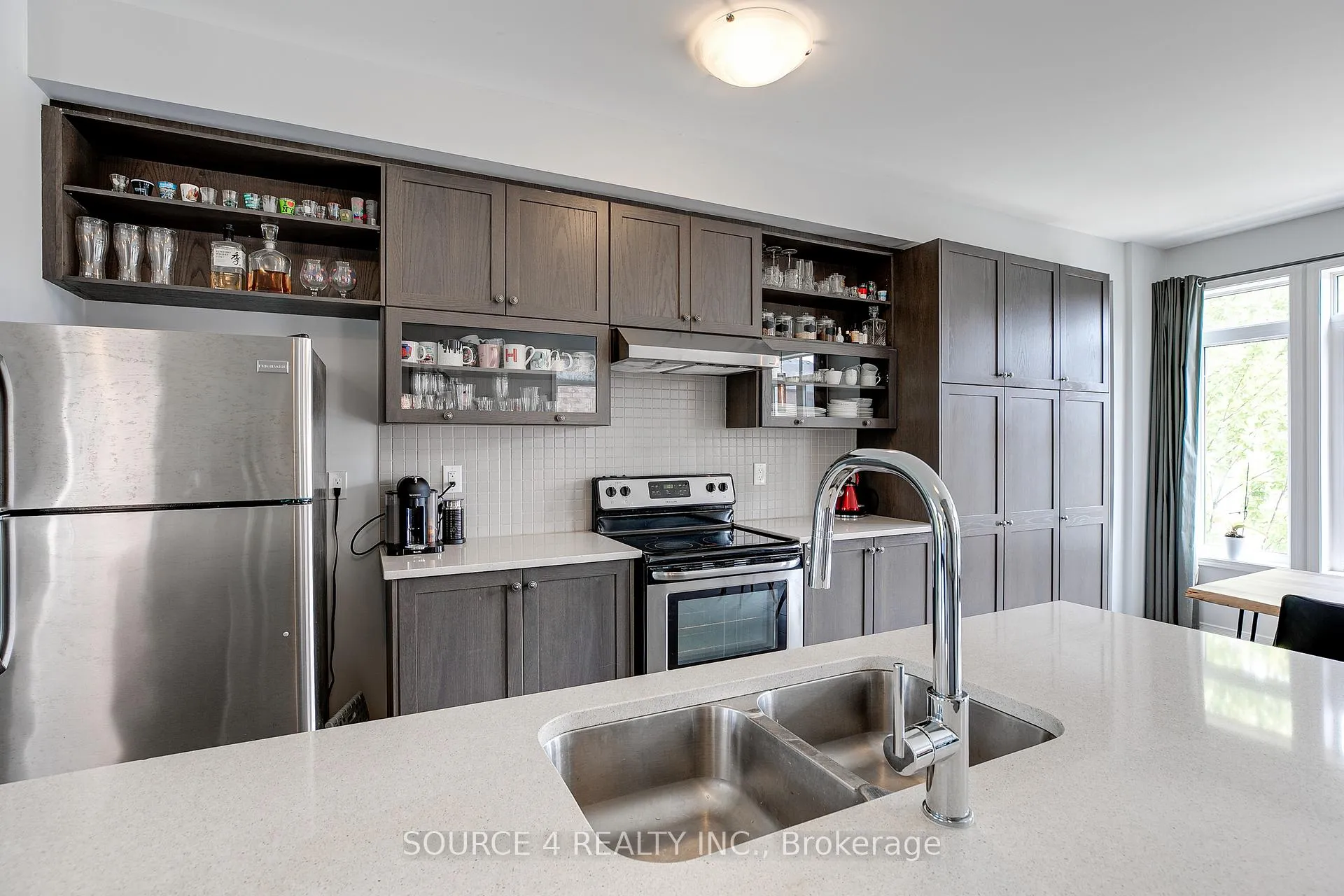 Photo 11 of 379 Ladycroft Terrace, Mississauga, Cooksville — HOMEH