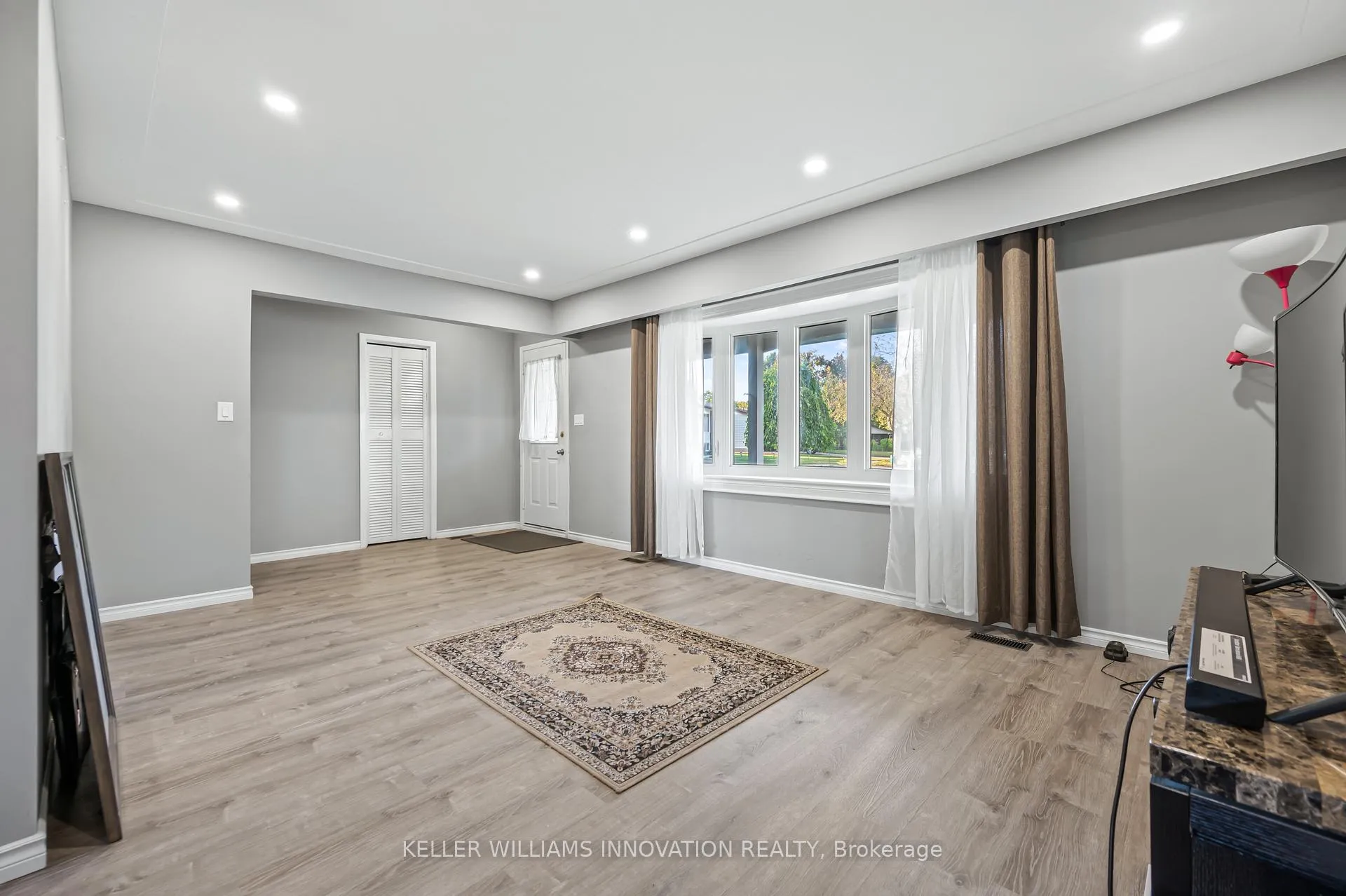Photo 4 of 20 Lambert Place, Kitchener — HOMEH