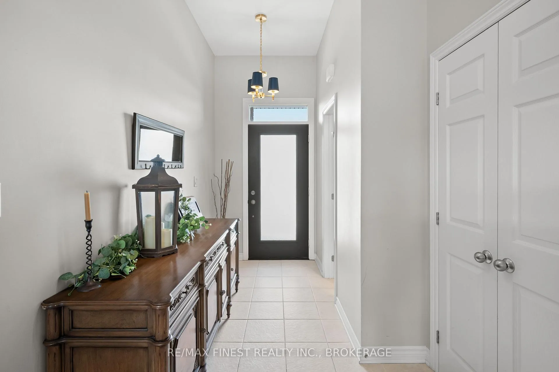 Photo 3 of 913 Stonewalk Drive, Kingston, Kingston East (Incl Barret Crt) — HOMEH