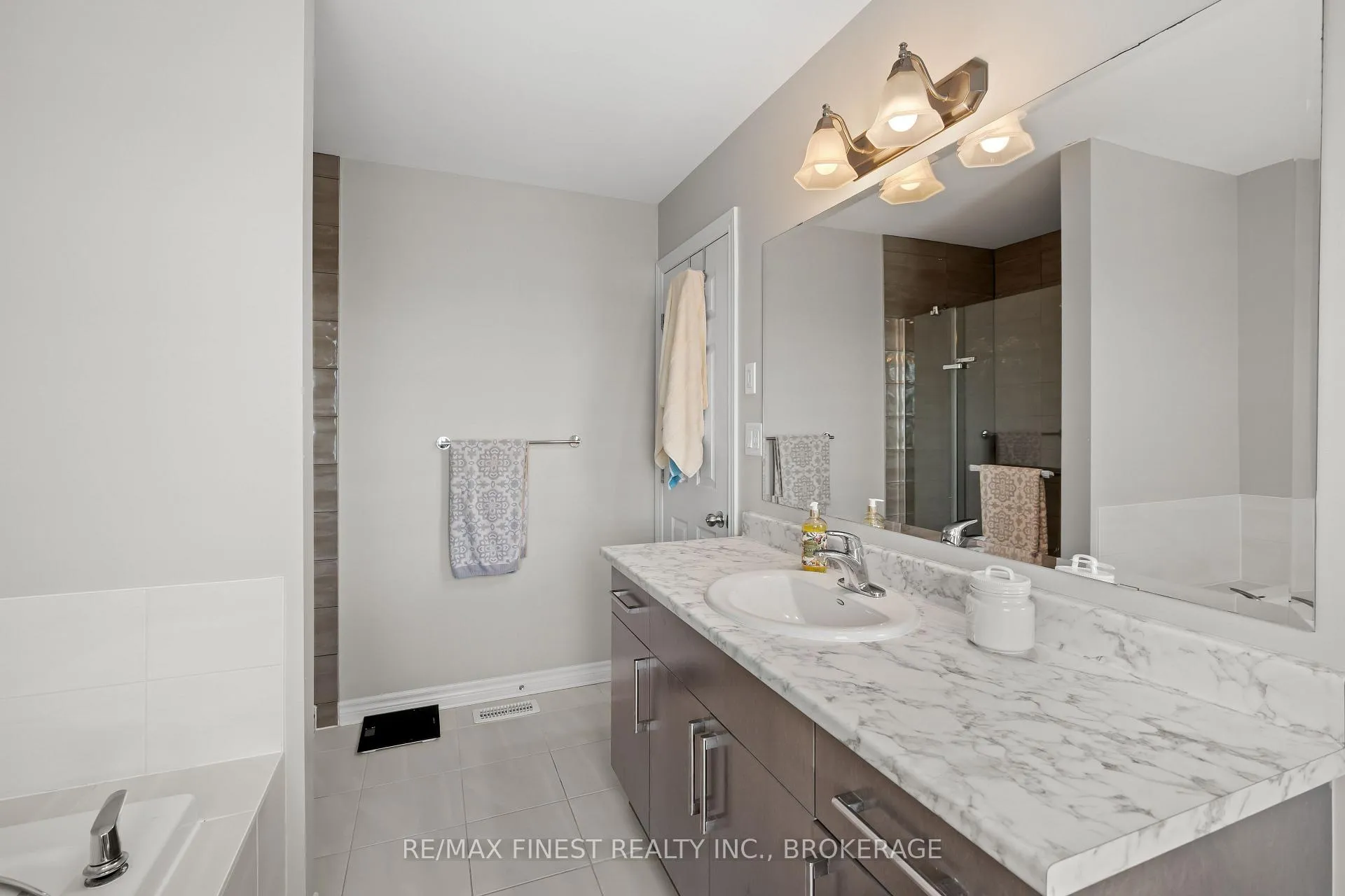 Photo 19 of 913 Stonewalk Drive, Kingston, Kingston East (Incl Barret Crt) — HOMEH