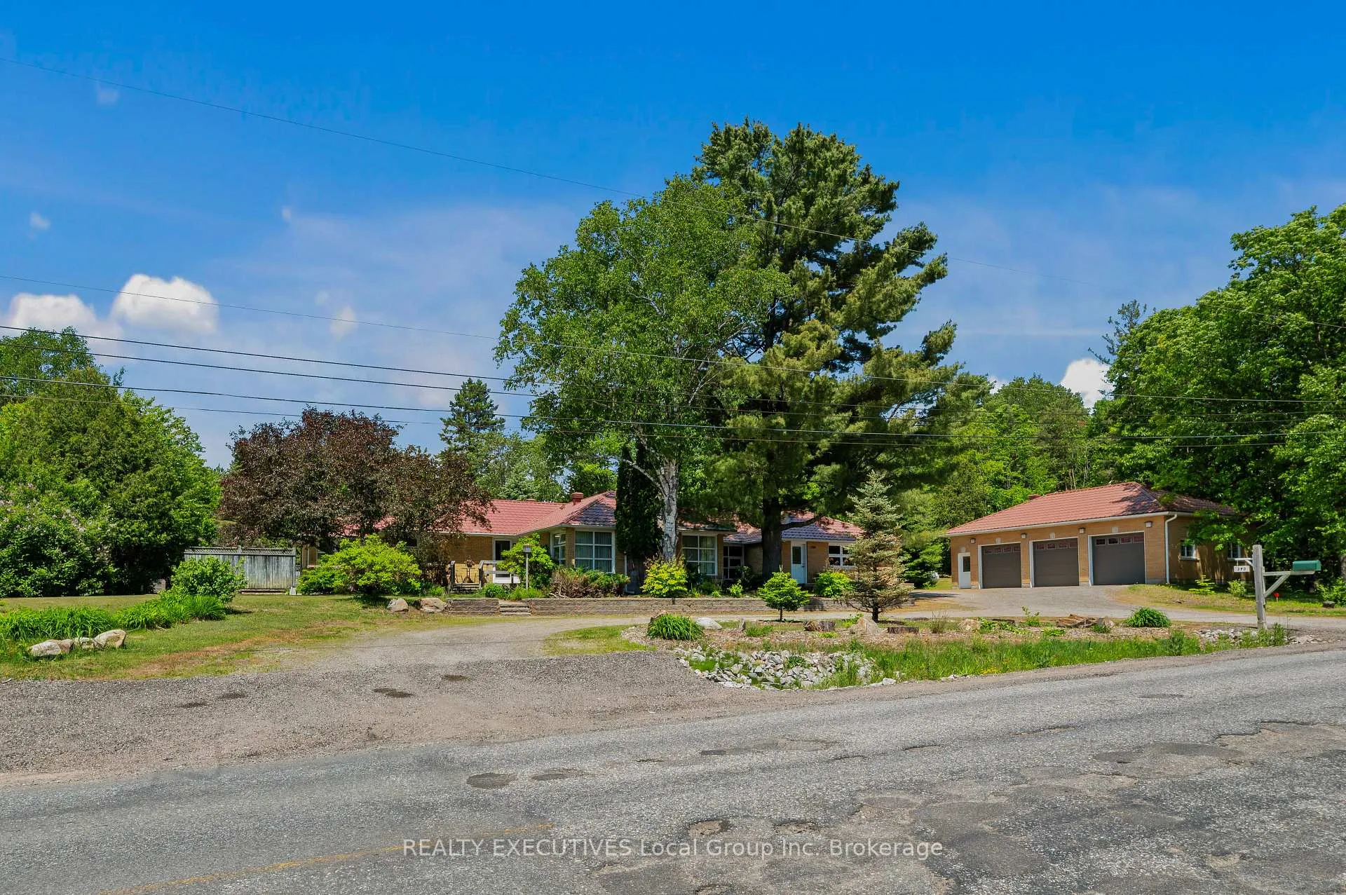 Front of 390 Cedar Heights Road W