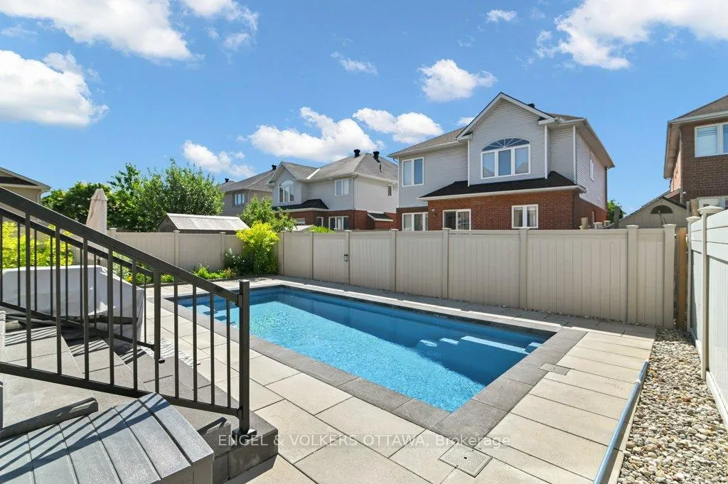 Photo 30 of 49 Grenwich Circle, Ottawa, Central Park — HOMEH