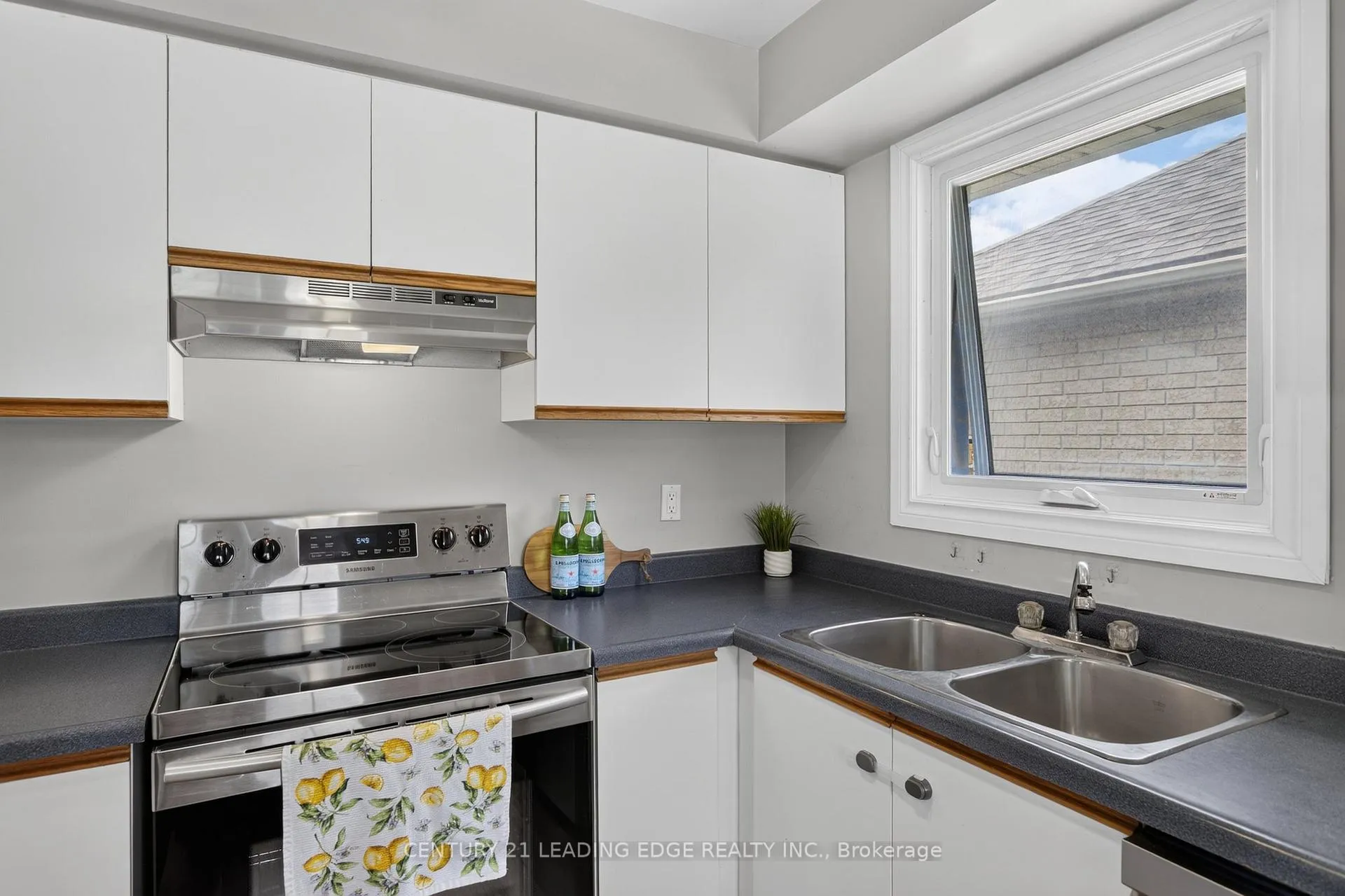 Photo 13 of 213 Milroy Drive, Peterborough, Northcrest Ward 5 — HOMEH