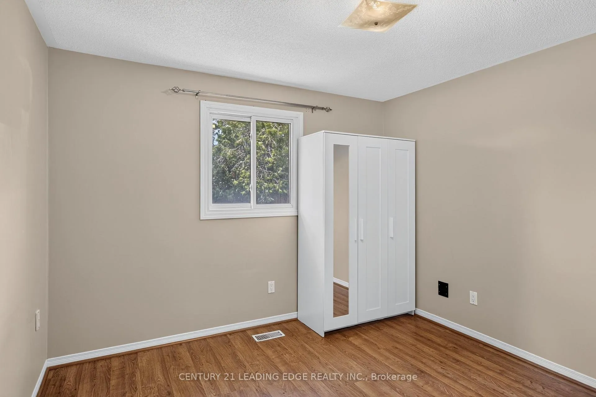 Photo 18 of 213 Milroy Drive, Peterborough, Northcrest Ward 5 — HOMEH