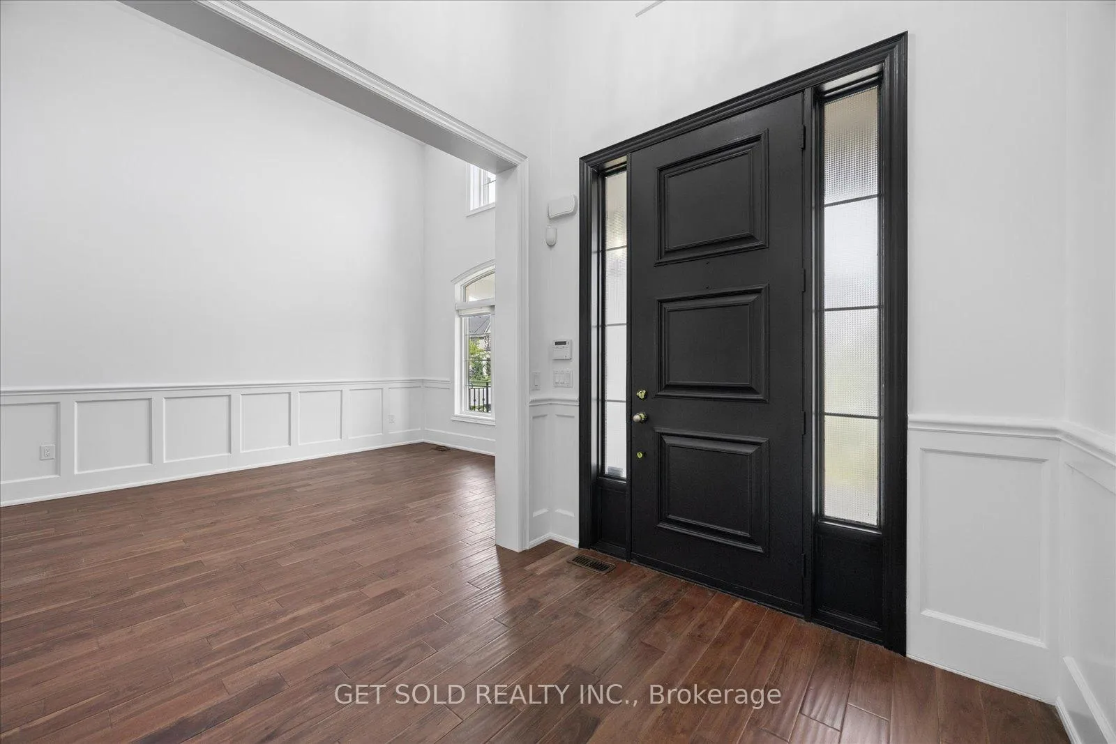 Photo 6 of 392 Woodgate Pines Drive, Vaughan, Kleinburg — HOMEH