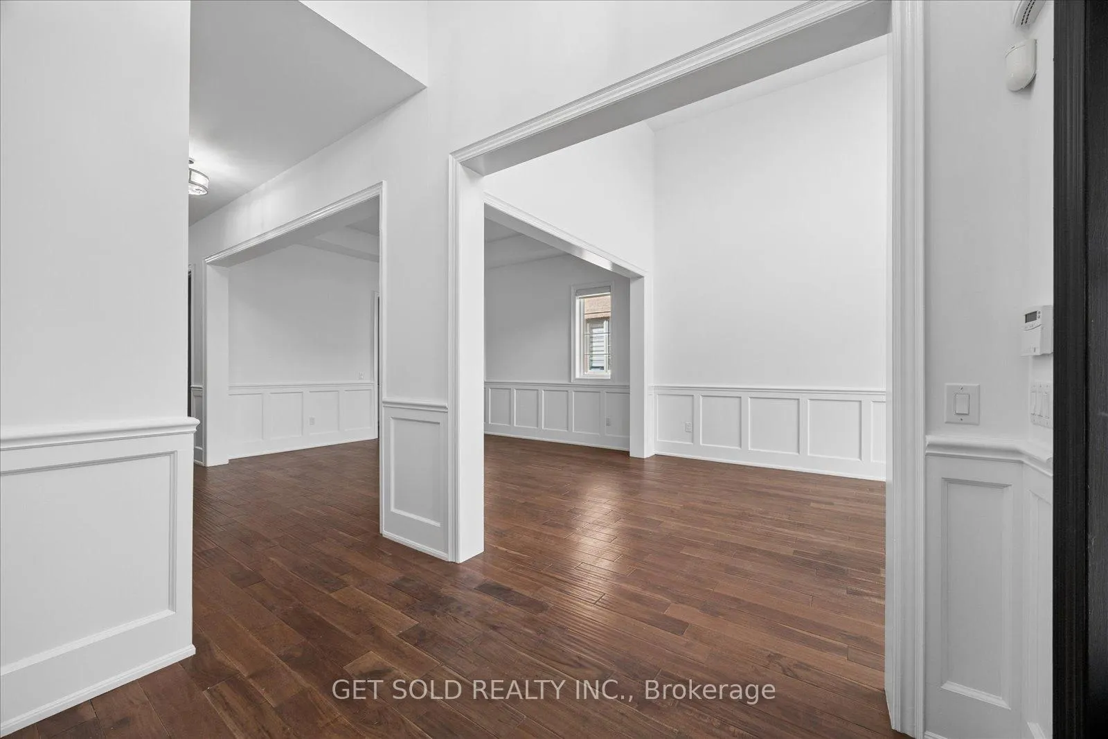 Photo 7 of 392 Woodgate Pines Drive, Vaughan, Kleinburg — HOMEH
