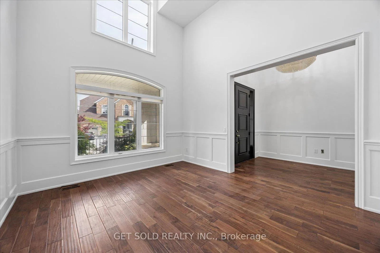 Photo 9 of 392 Woodgate Pines Drive, Vaughan, Kleinburg — HOMEH