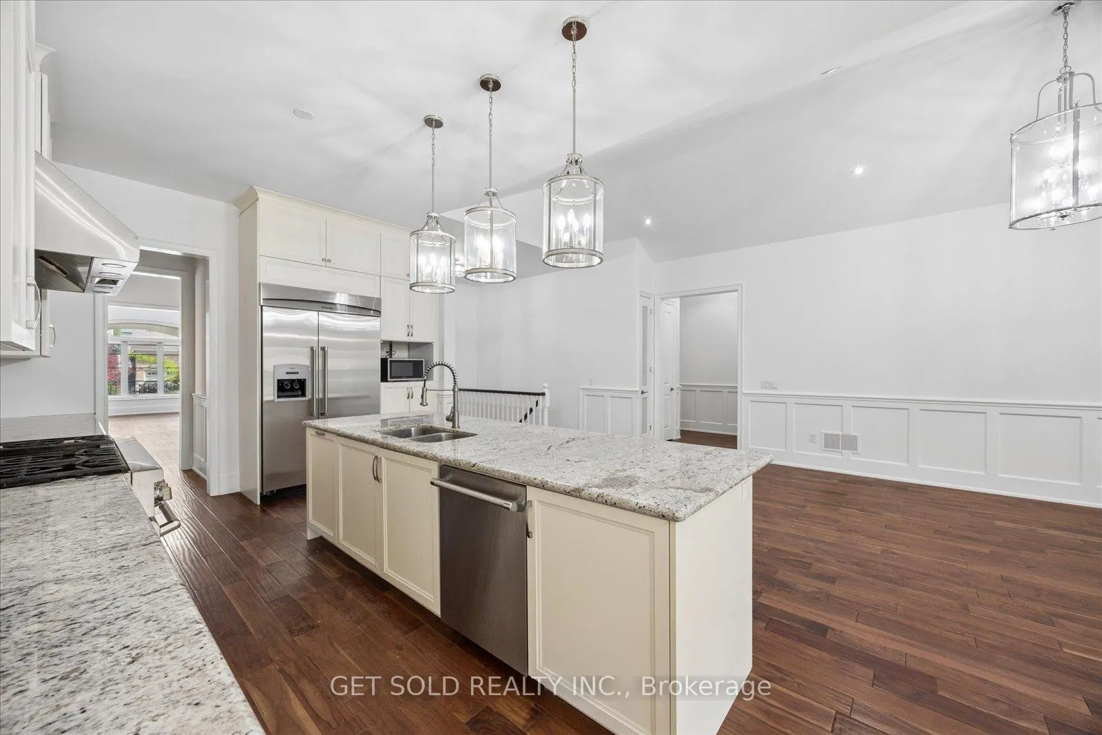 Photo 15 of 392 Woodgate Pines Drive, Vaughan, Kleinburg — HOMEH