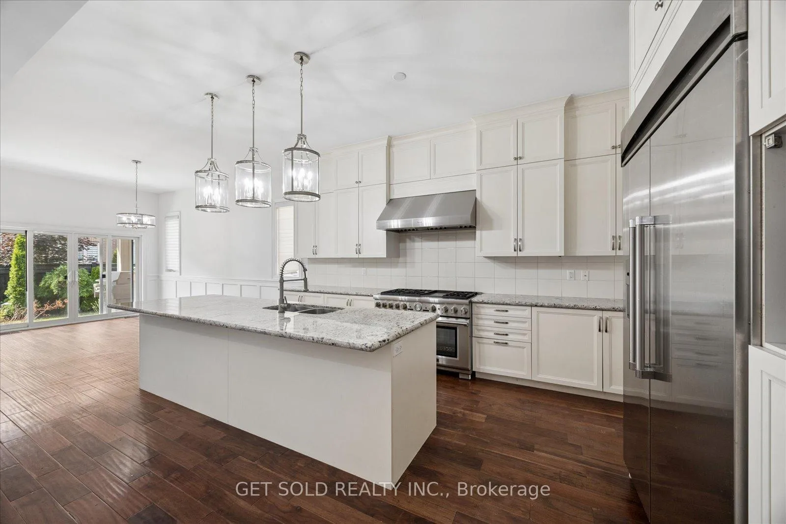 Photo 16 of 392 Woodgate Pines Drive, Vaughan, Kleinburg — HOMEH