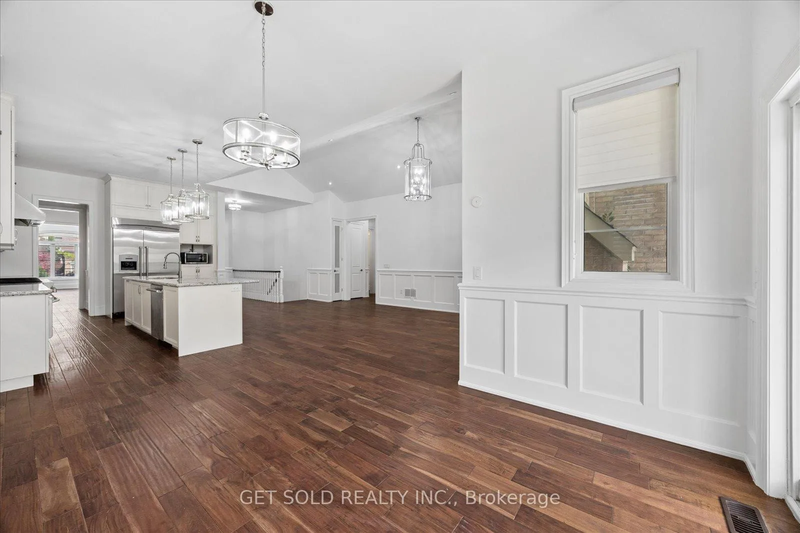 Photo 18 of 392 Woodgate Pines Drive, Vaughan, Kleinburg — HOMEH