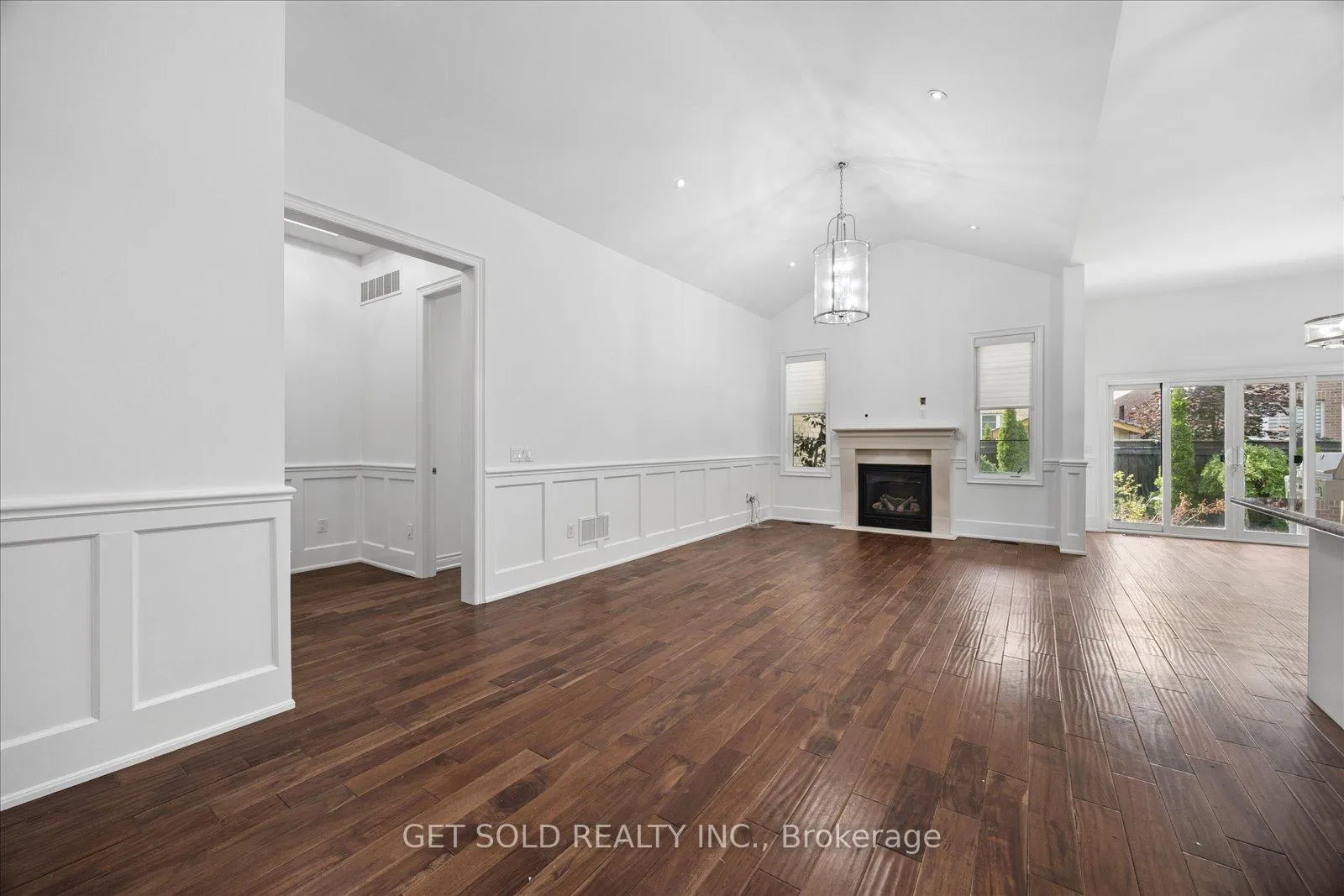 Photo 20 of 392 Woodgate Pines Drive, Vaughan, Kleinburg — HOMEH