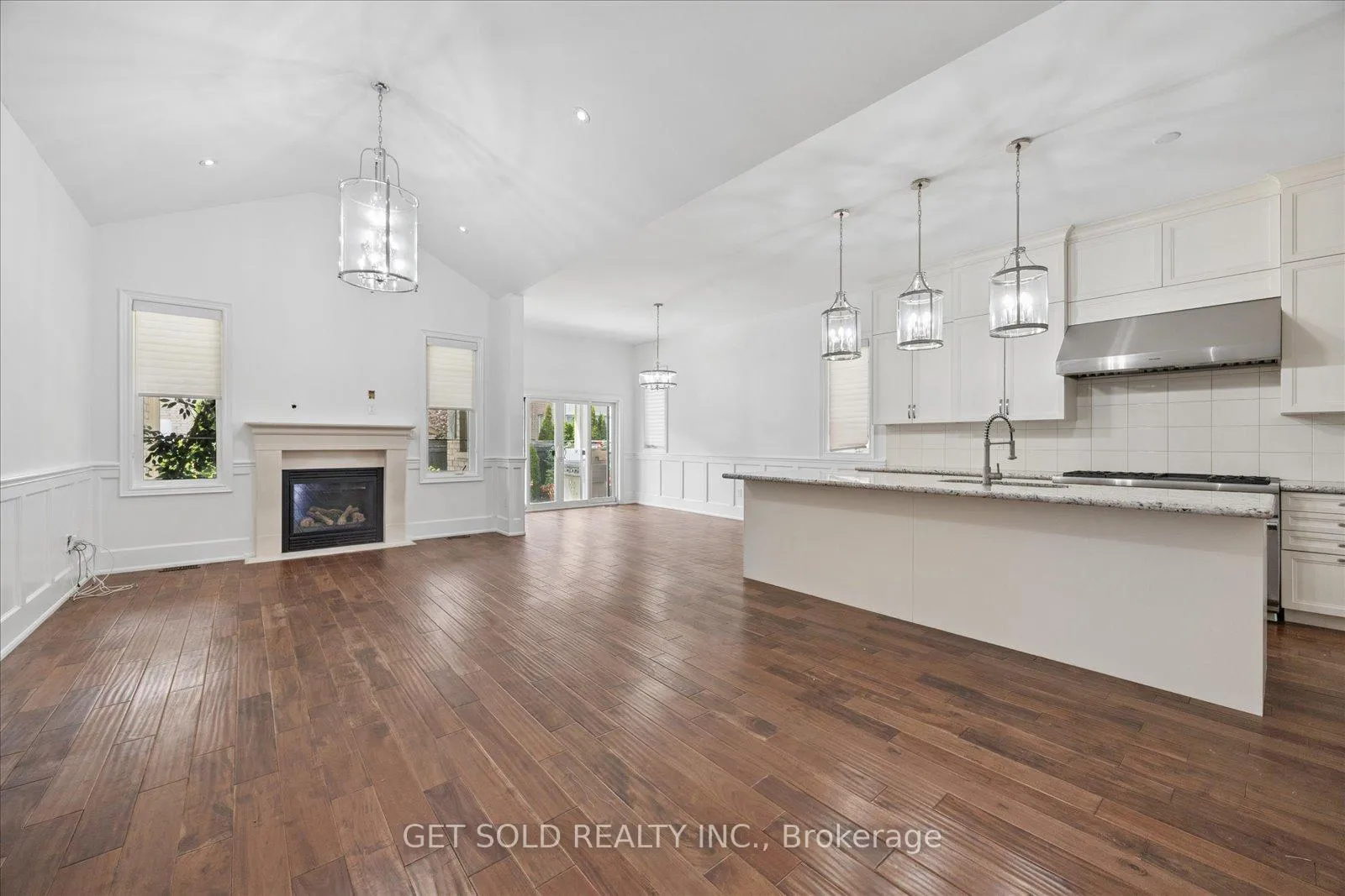 Photo 21 of 392 Woodgate Pines Drive, Vaughan, Kleinburg — HOMEH