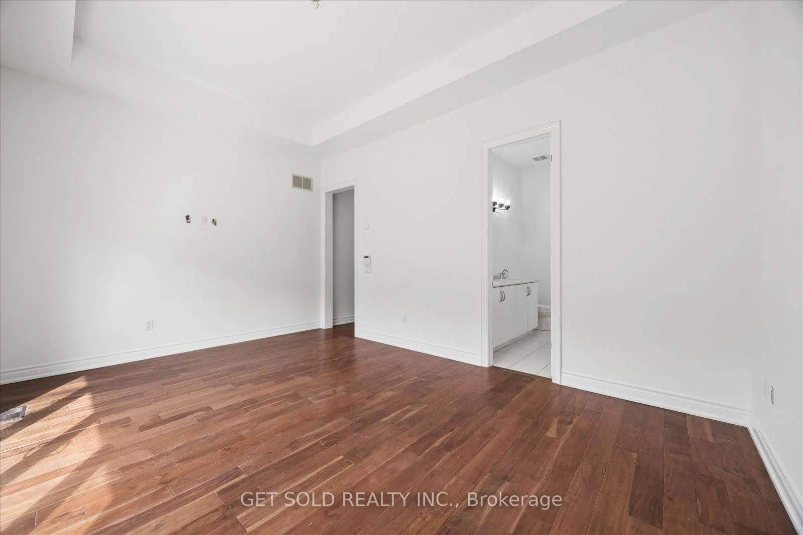 Photo 24 of 392 Woodgate Pines Drive, Vaughan, Kleinburg — HOMEH