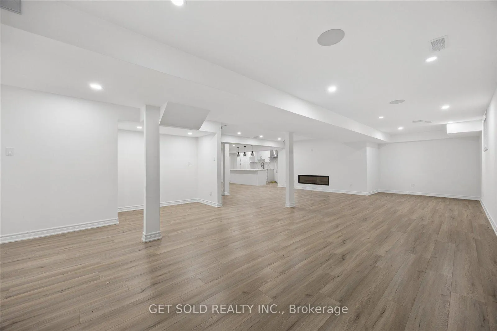 Photo 33 of 392 Woodgate Pines Drive, Vaughan, Kleinburg — HOMEH