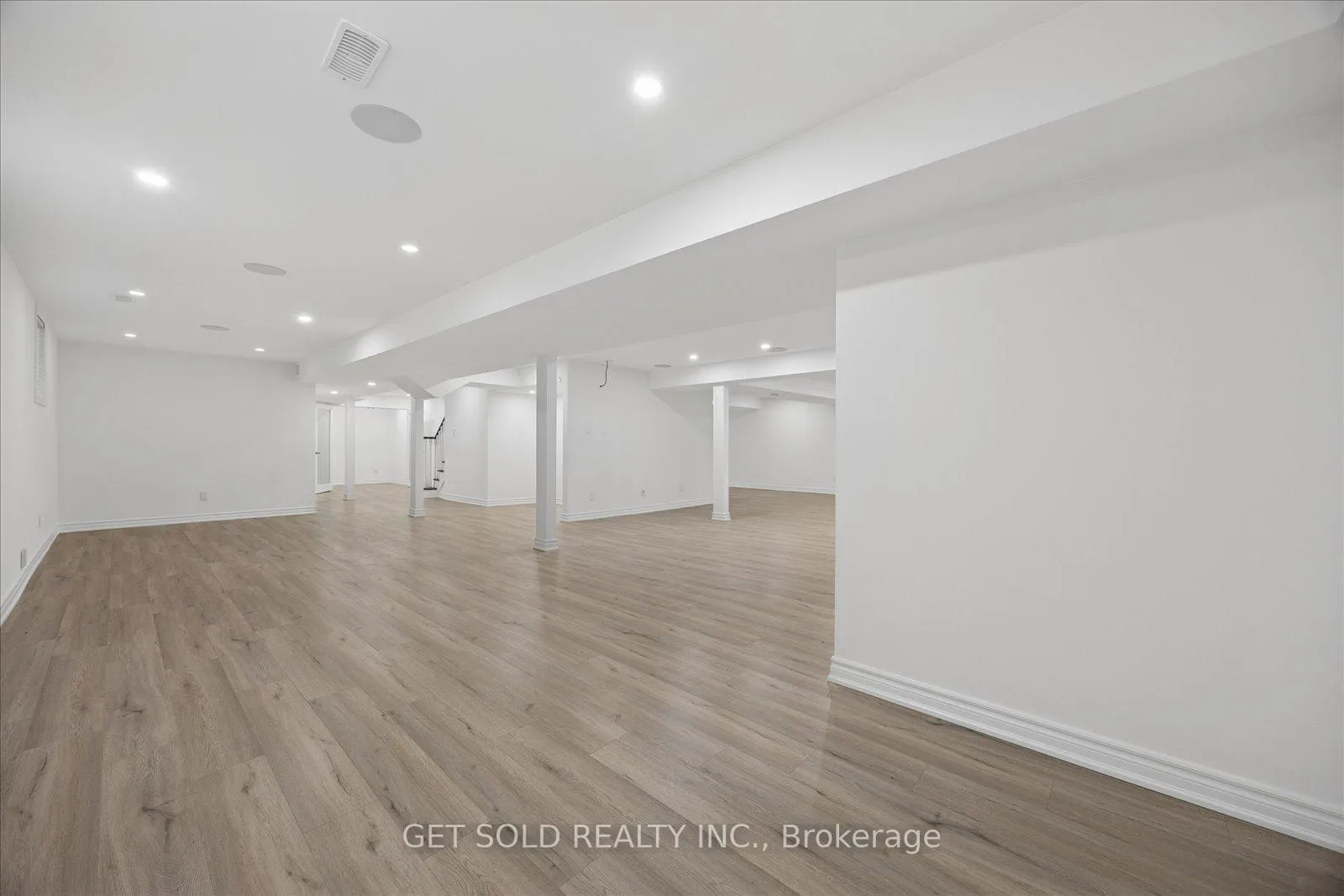 Photo 34 of 392 Woodgate Pines Drive, Vaughan, Kleinburg — HOMEH