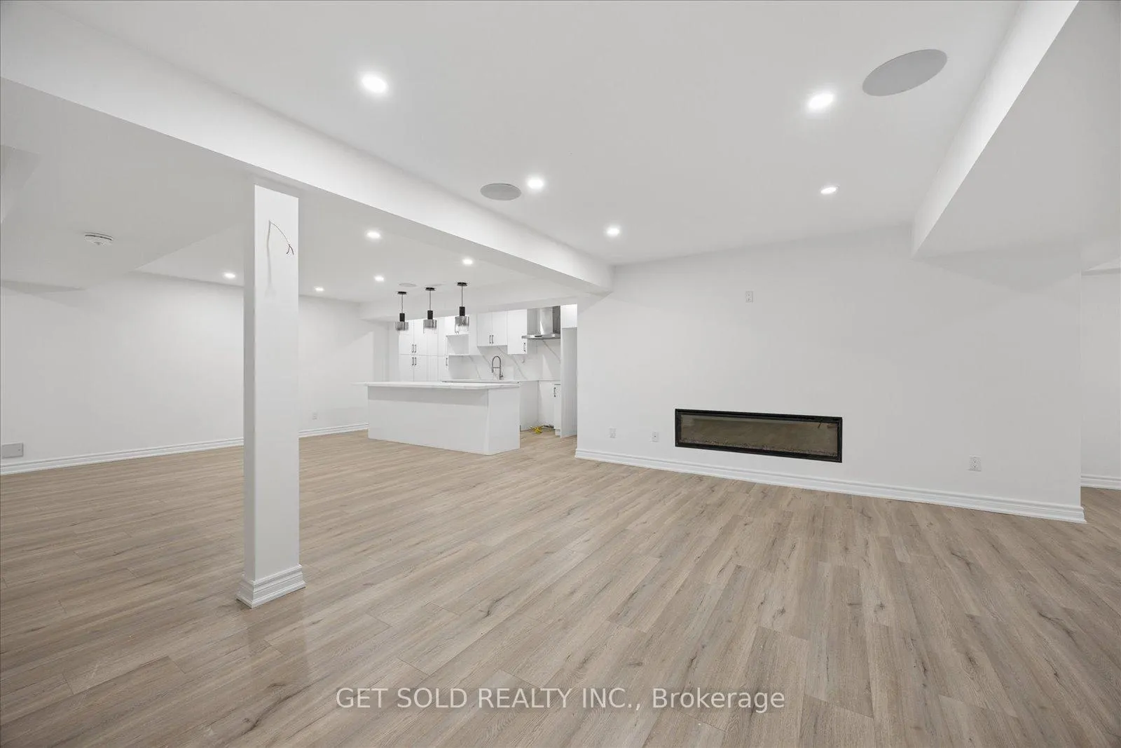 Photo 35 of 392 Woodgate Pines Drive, Vaughan, Kleinburg — HOMEH
