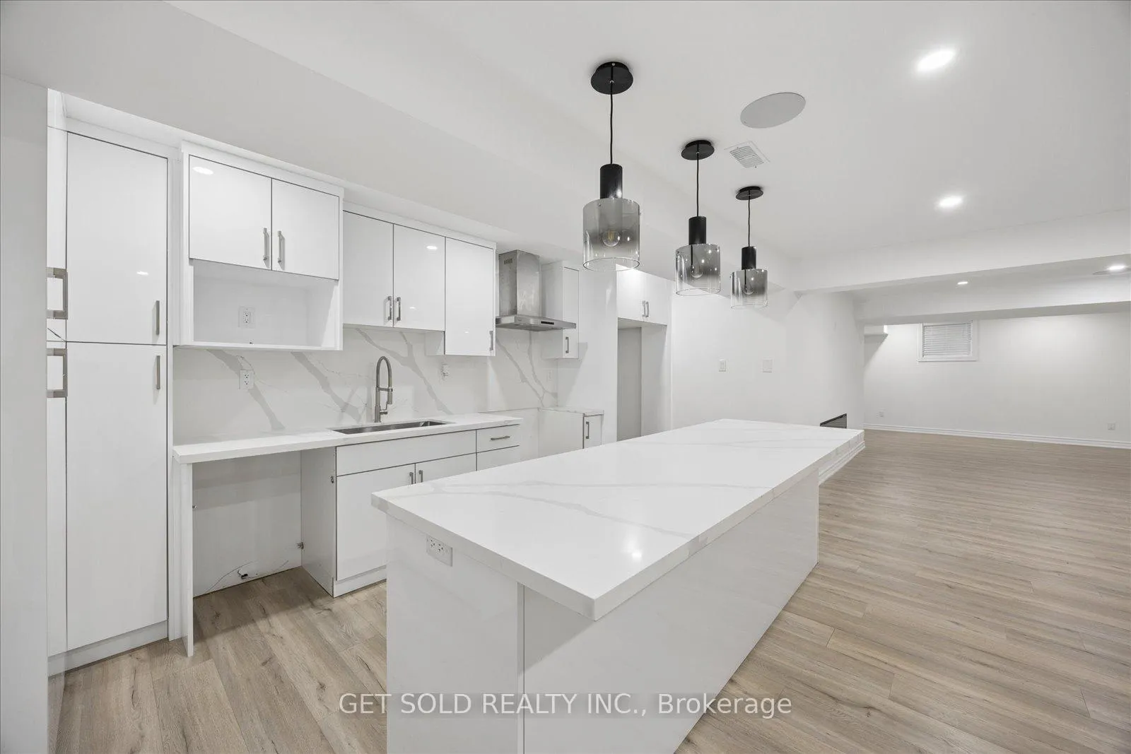 Photo 38 of 392 Woodgate Pines Drive, Vaughan, Kleinburg — HOMEH