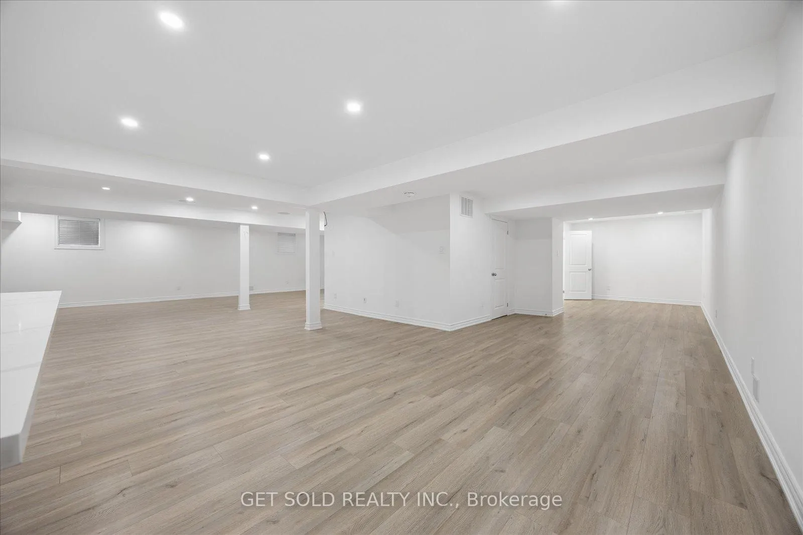 Photo 39 of 392 Woodgate Pines Drive, Vaughan, Kleinburg — HOMEH