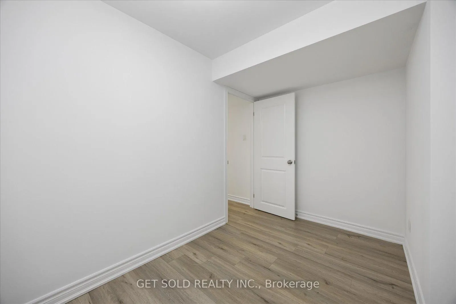 Photo 43 of 392 Woodgate Pines Drive, Vaughan, Kleinburg — HOMEH