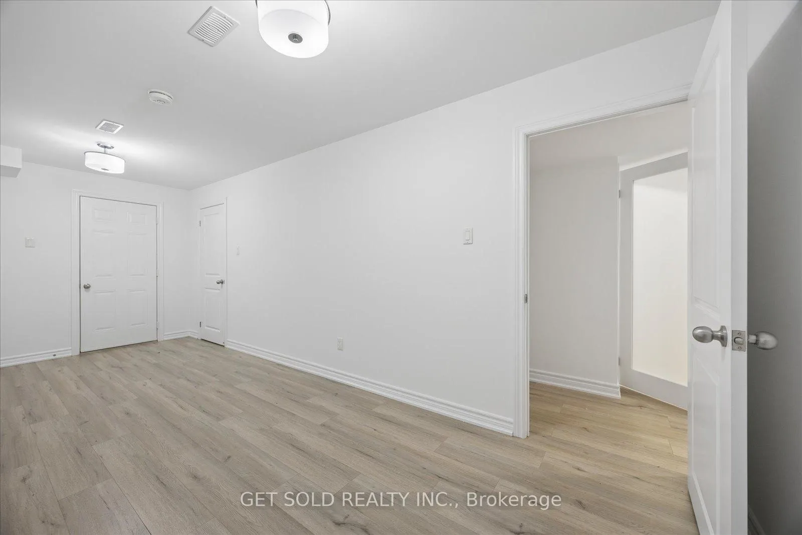 Photo 45 of 392 Woodgate Pines Drive, Vaughan, Kleinburg — HOMEH