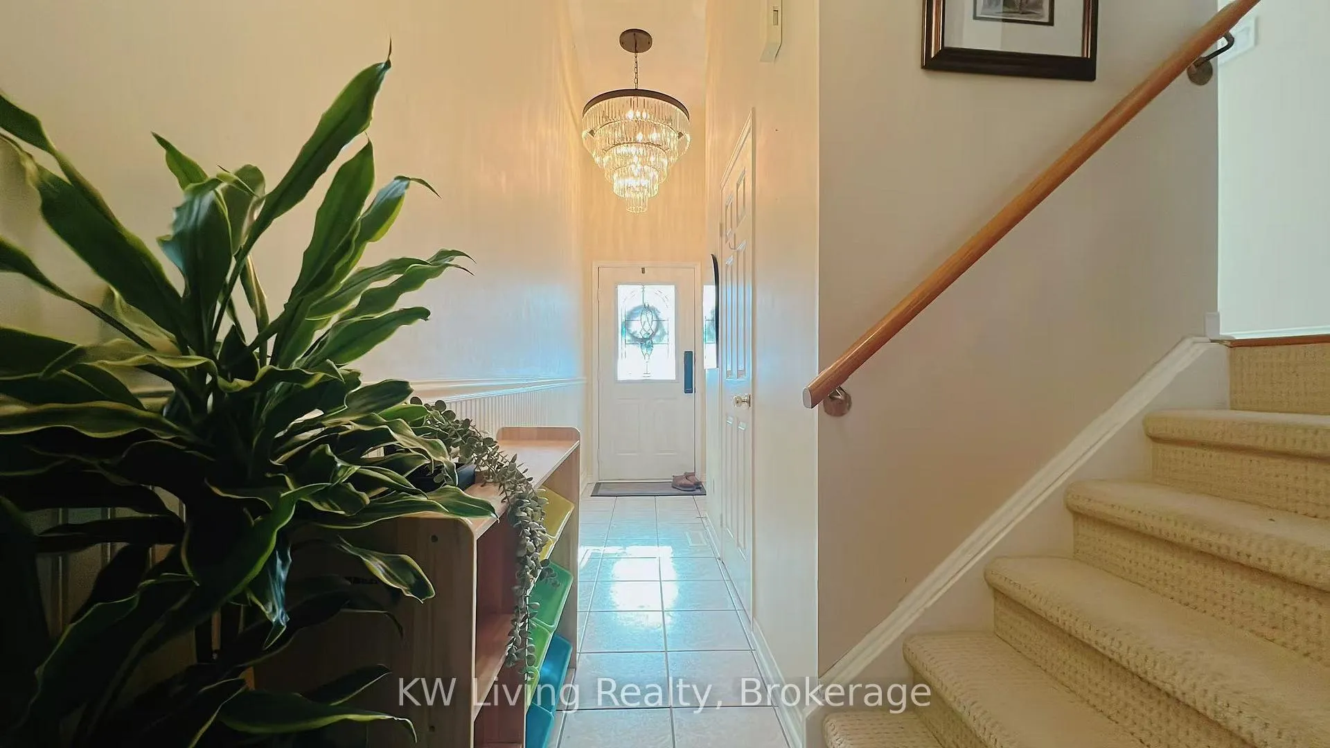 Photo 2 of 47 Vanity Crescent, Richmond Hill, Langstaff — HOMEH