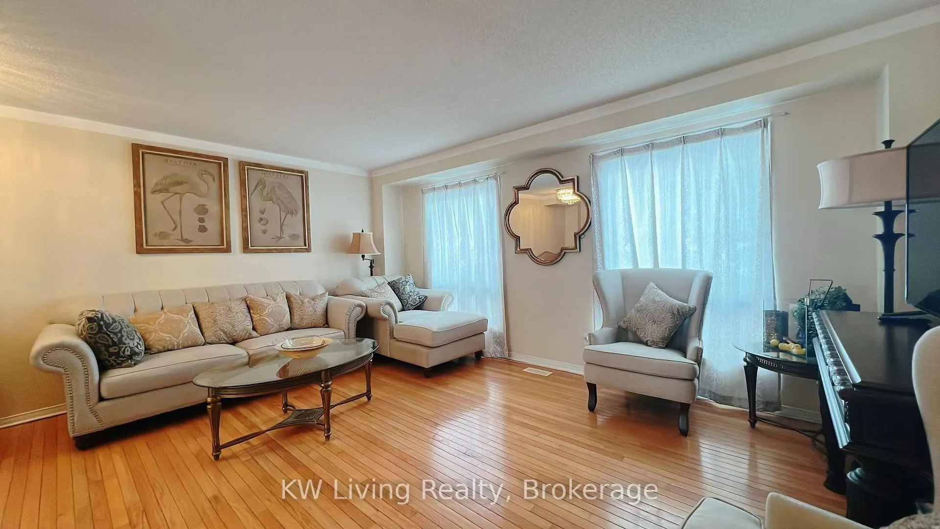 Photo 3 of 47 Vanity Crescent, Richmond Hill, Langstaff — HOMEH