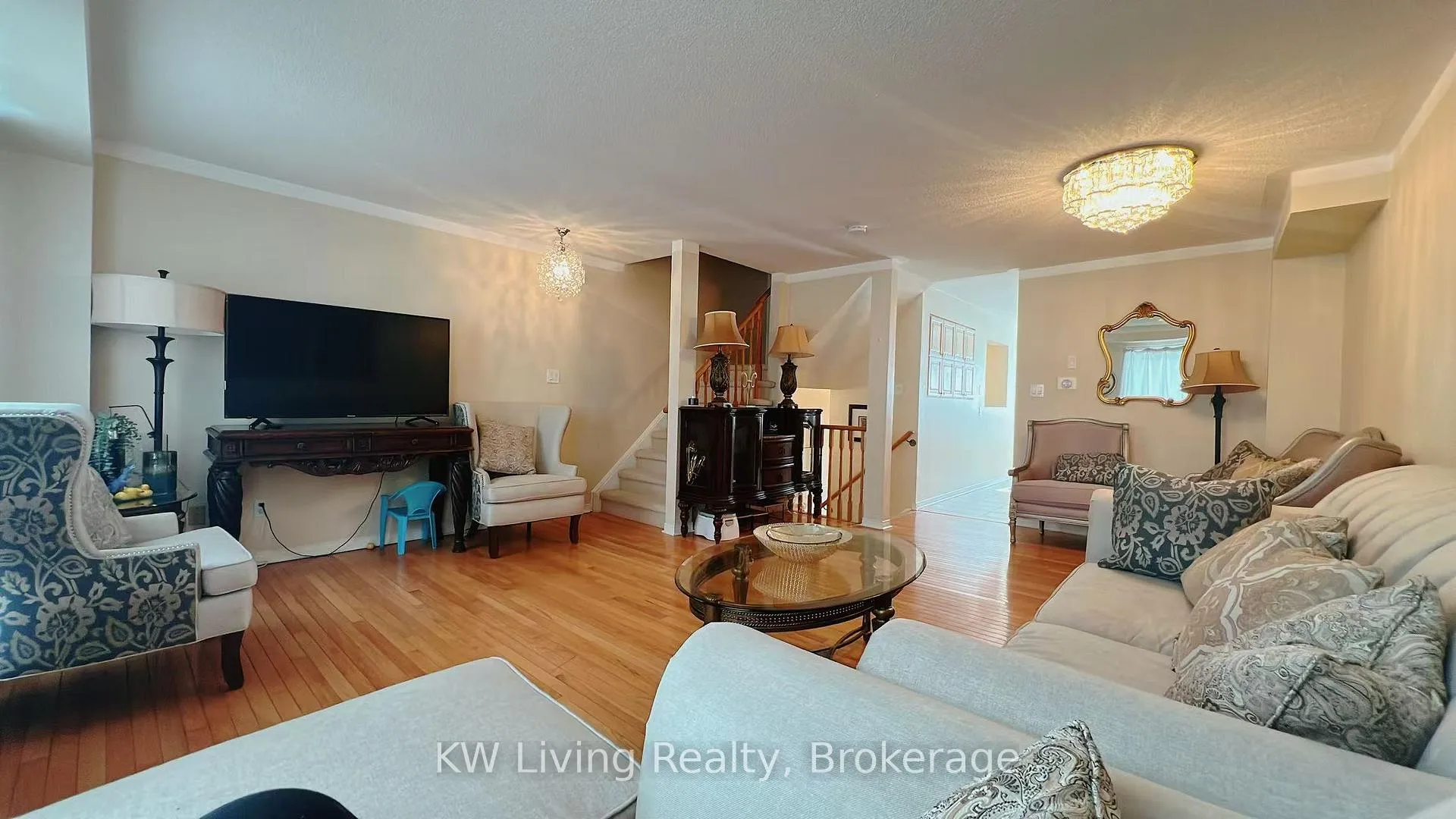 Photo 4 of 47 Vanity Crescent, Richmond Hill, Langstaff — HOMEH