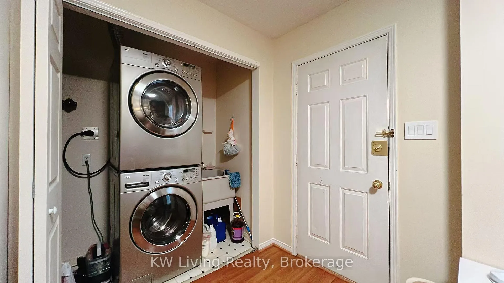 Photo 10 of 47 Vanity Crescent, Richmond Hill, Langstaff — HOMEH
