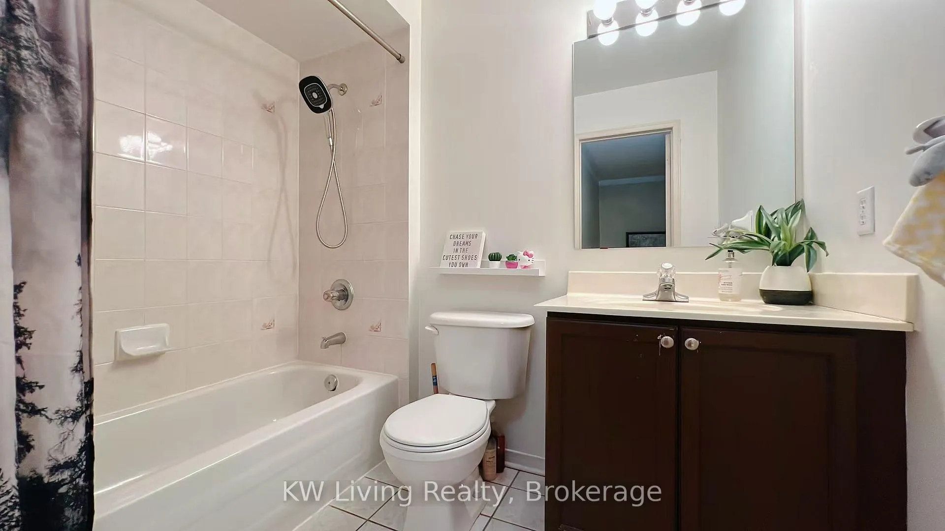 Photo 15 of 47 Vanity Crescent, Richmond Hill, Langstaff — HOMEH