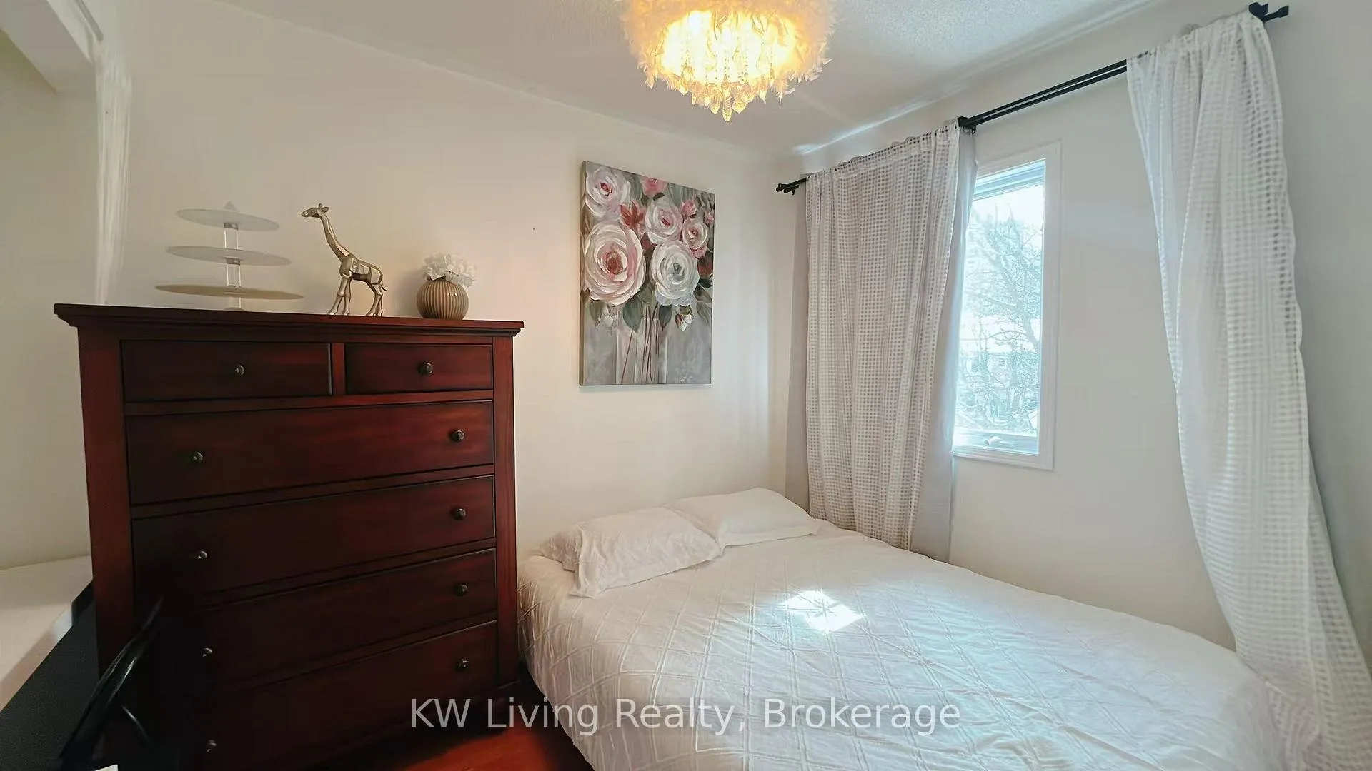 Photo 16 of 47 Vanity Crescent, Richmond Hill, Langstaff — HOMEH