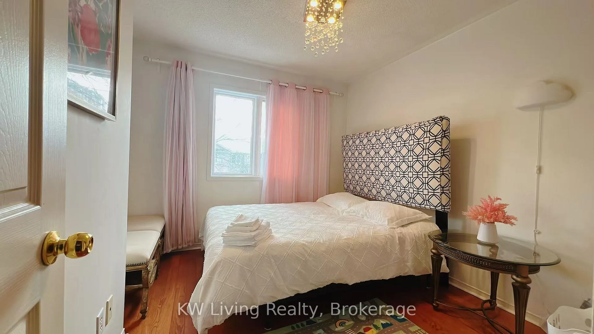 Photo 17 of 47 Vanity Crescent, Richmond Hill, Langstaff — HOMEH