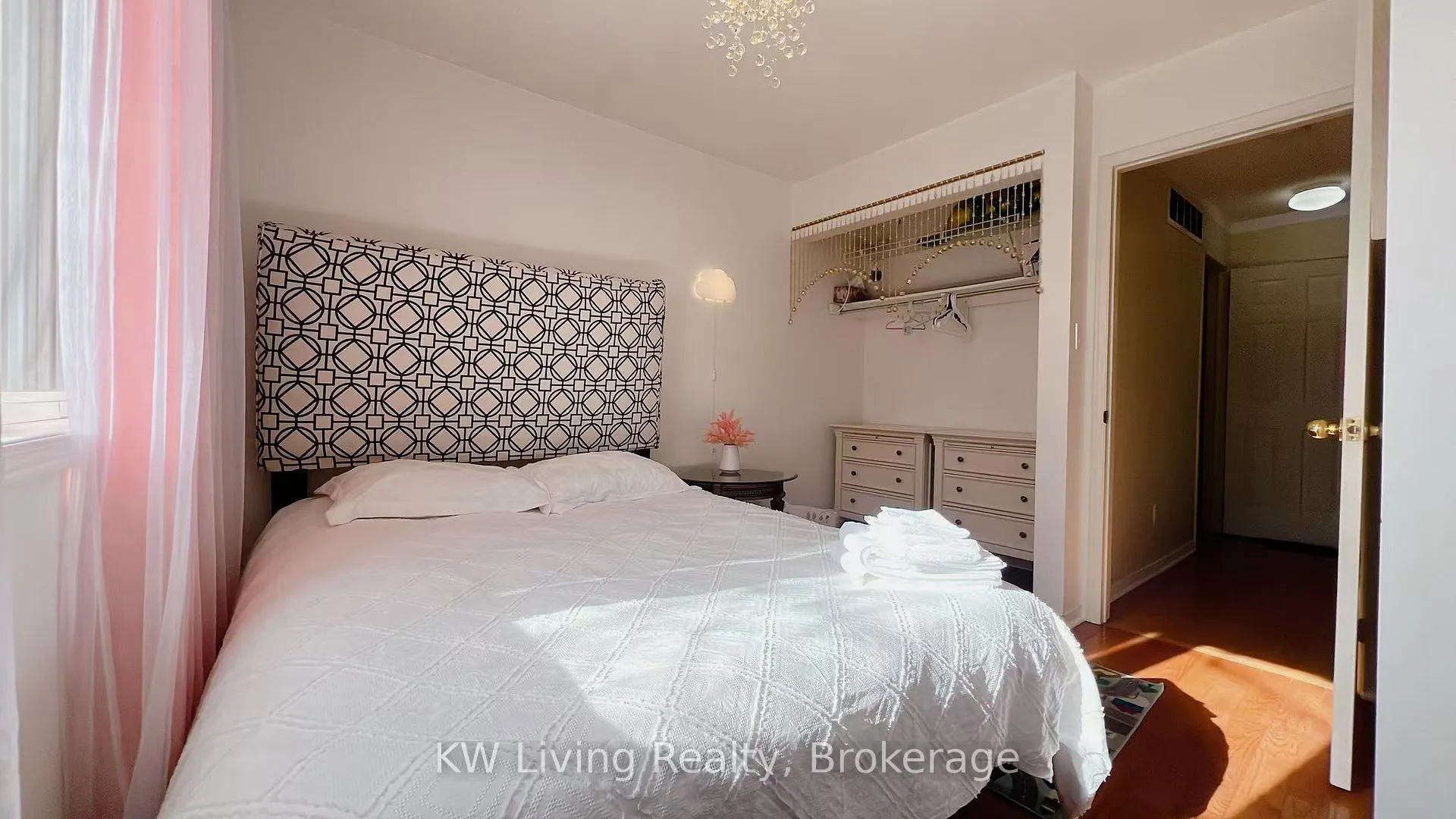 Photo 18 of 47 Vanity Crescent, Richmond Hill, Langstaff — HOMEH