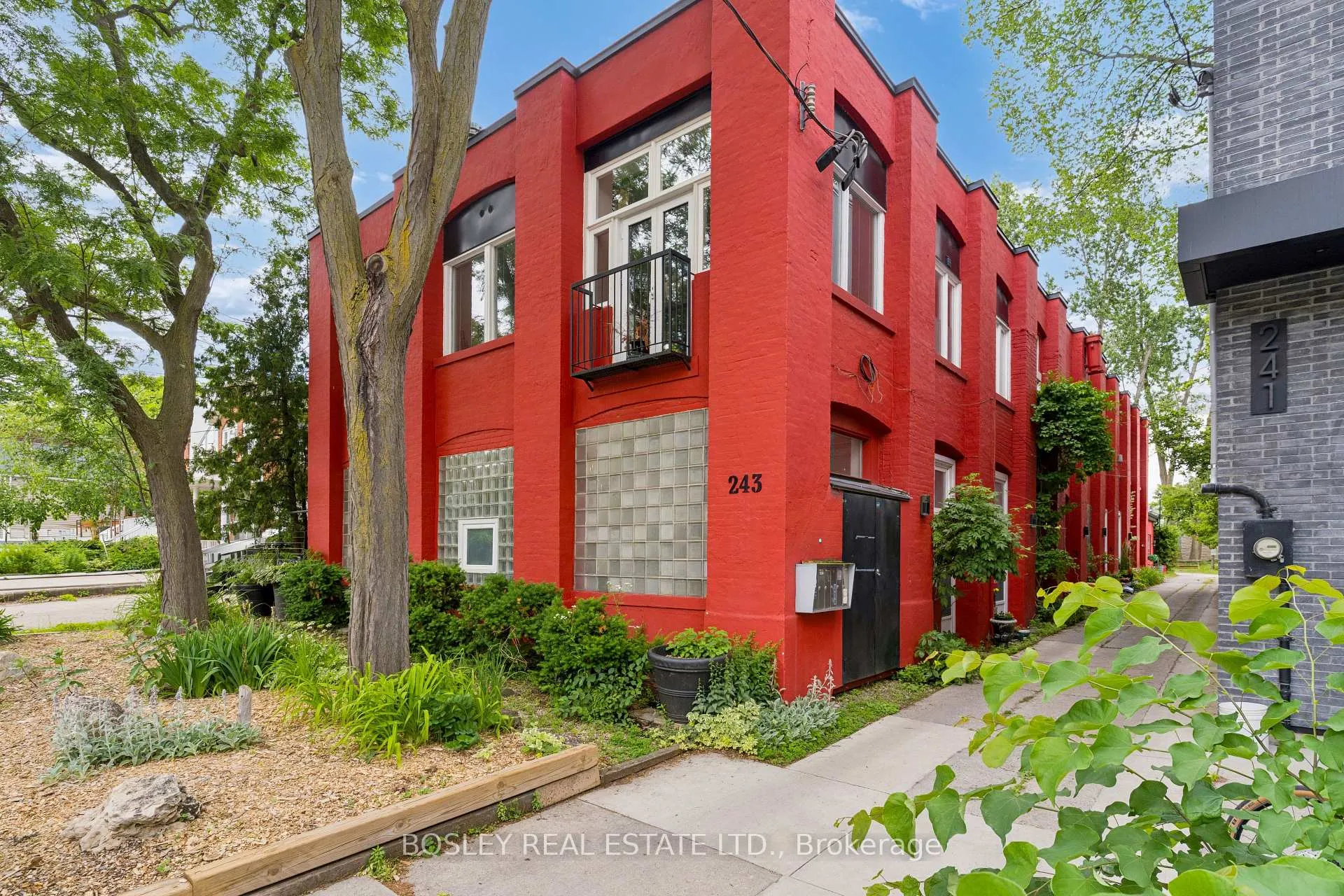 Photo 4 of Unit 6, 243 Macdonell Avenue, Toronto, Roncesvalles — HOMEH