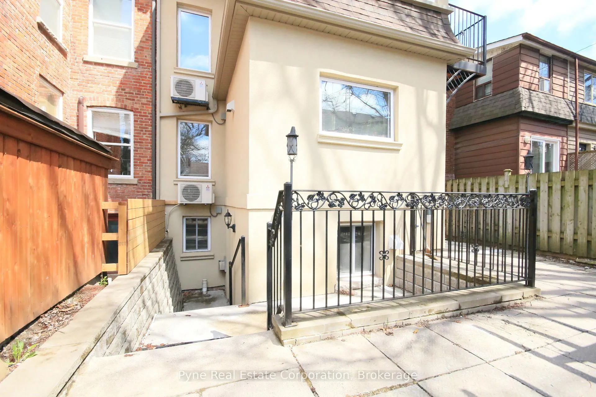 Photo 2 of Unit Lower, 198 Quebec Avenue, Toronto, High Park North — HOMEH