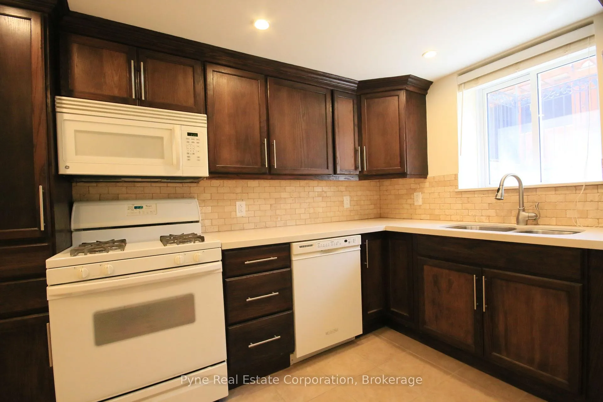 Photo 3 of Unit Lower, 198 Quebec Avenue, Toronto, High Park North — HOMEH