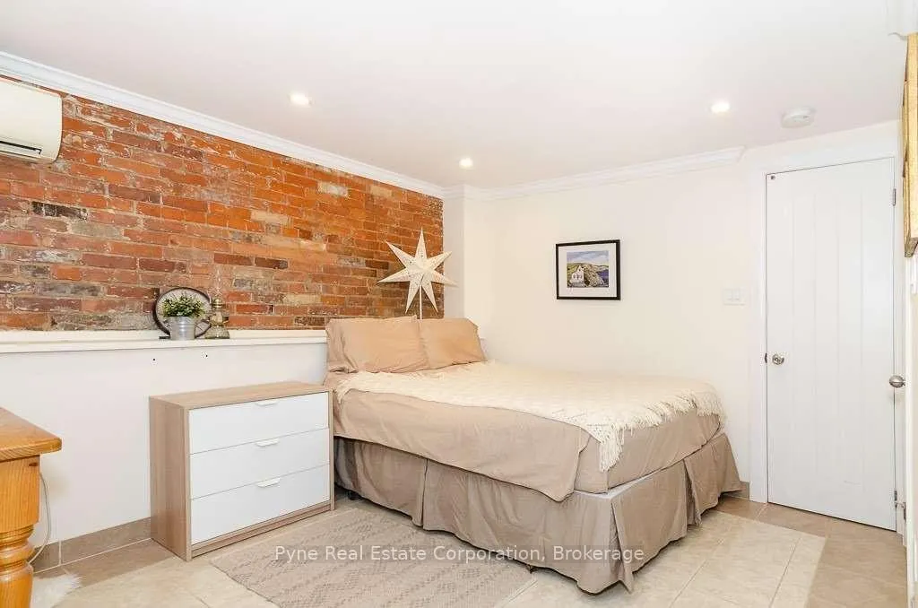 Photo 4 of Unit Lower, 198 Quebec Avenue, Toronto, High Park North — HOMEH