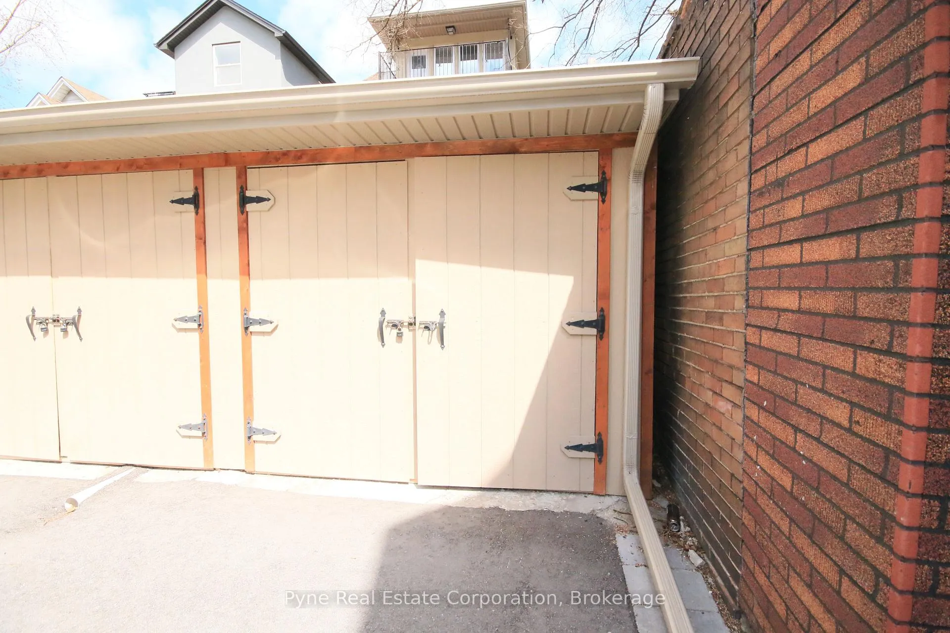 Photo 8 of Unit Lower, 198 Quebec Avenue, Toronto, High Park North — HOMEH